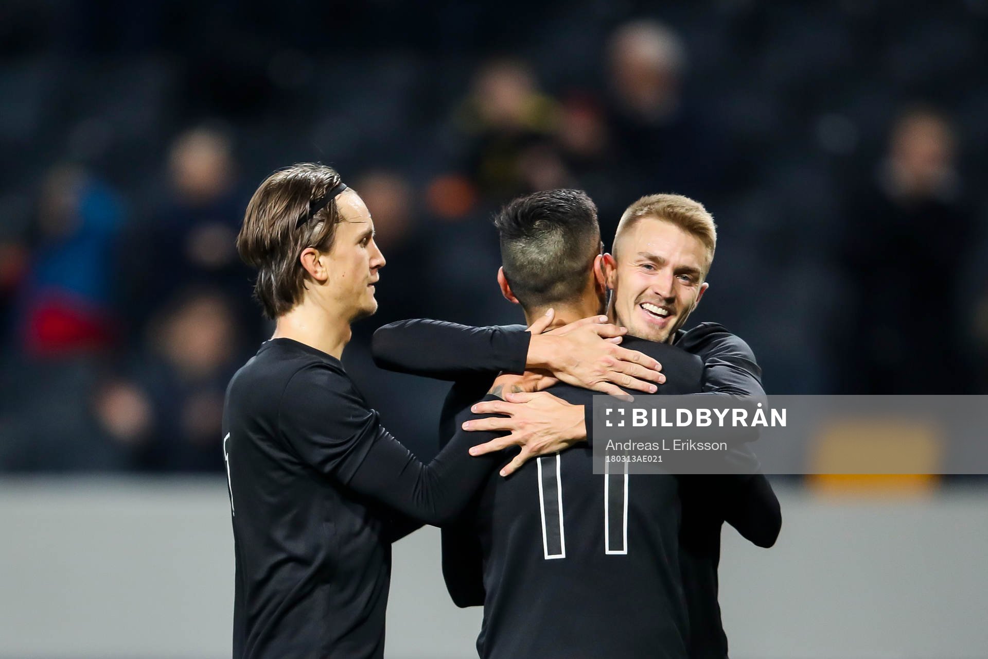 s Stefan Silva jublar med Kristoffer Olsson och Stefan Silva