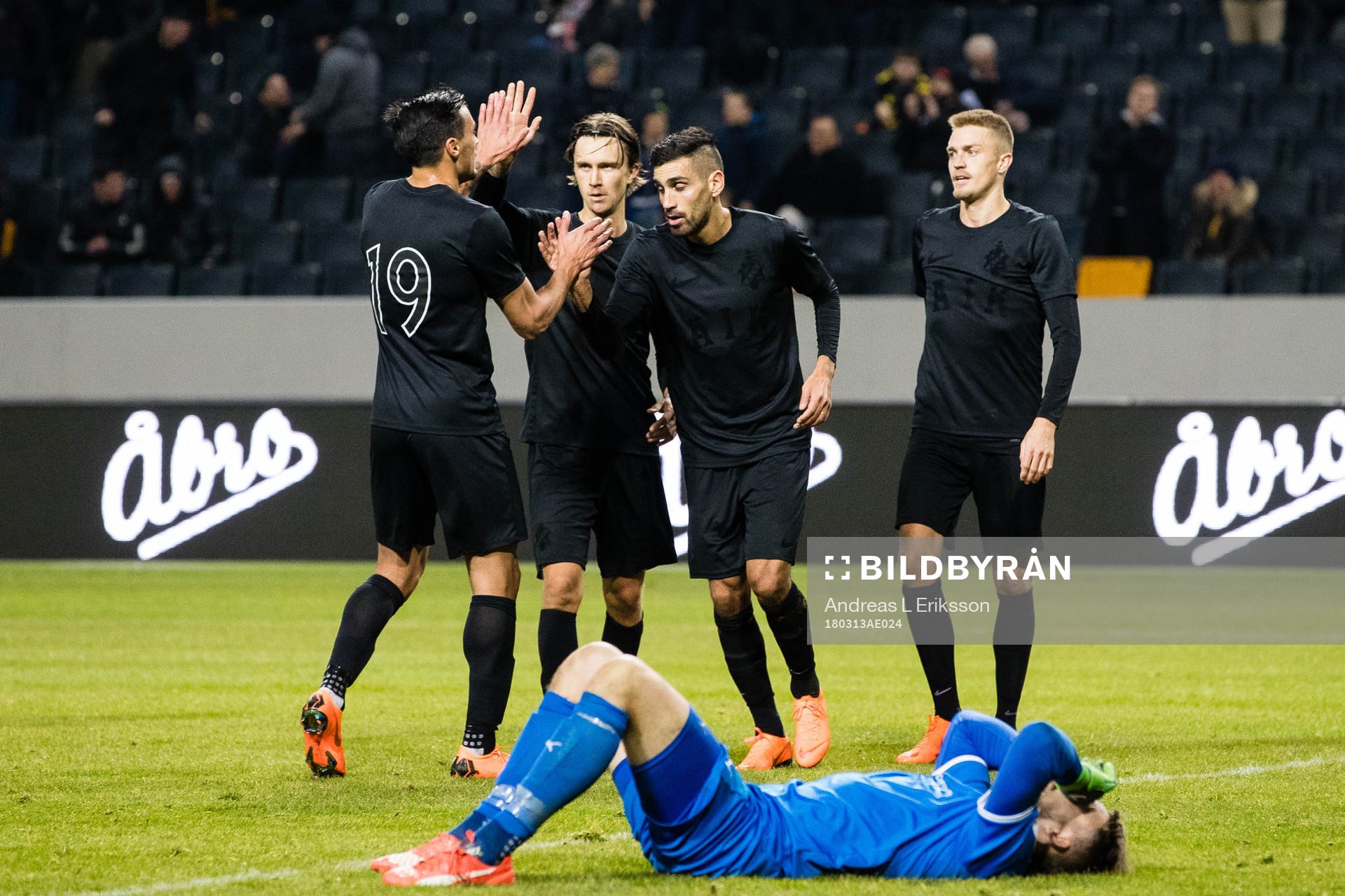 AIK:s Stefan Silva jublar tillsammans med Ahmed Yasin, Kristoffer Olsson och Rasmus Lindkvist efter att ha gjort 2-0 för AIK under kvartsfinalen i Svenska cupen mellan AIK och Örebro den 13 mars 2018 i Stockholm.