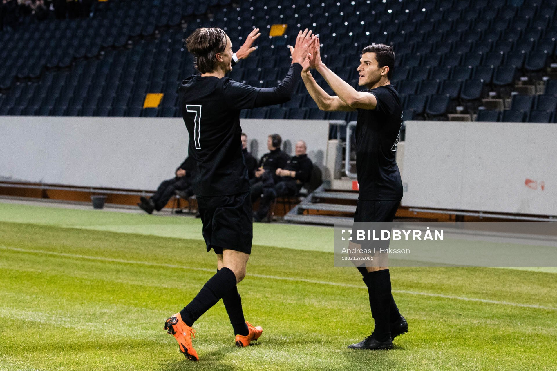 s Kristoffer Olsson jublar