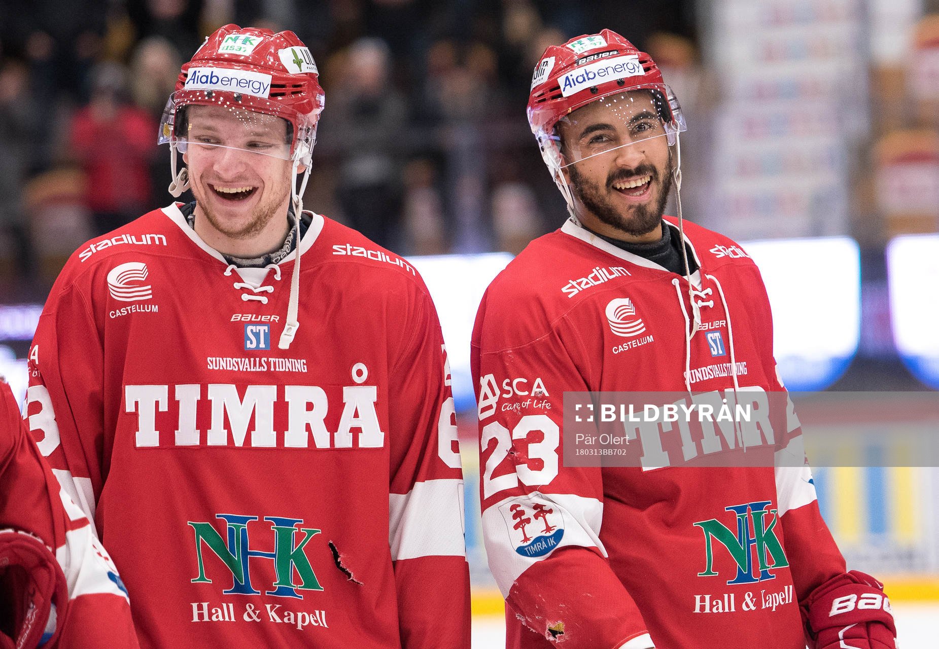Timrås Jeremy Boyce-Rotevall och Tobias Liljendahl jublar