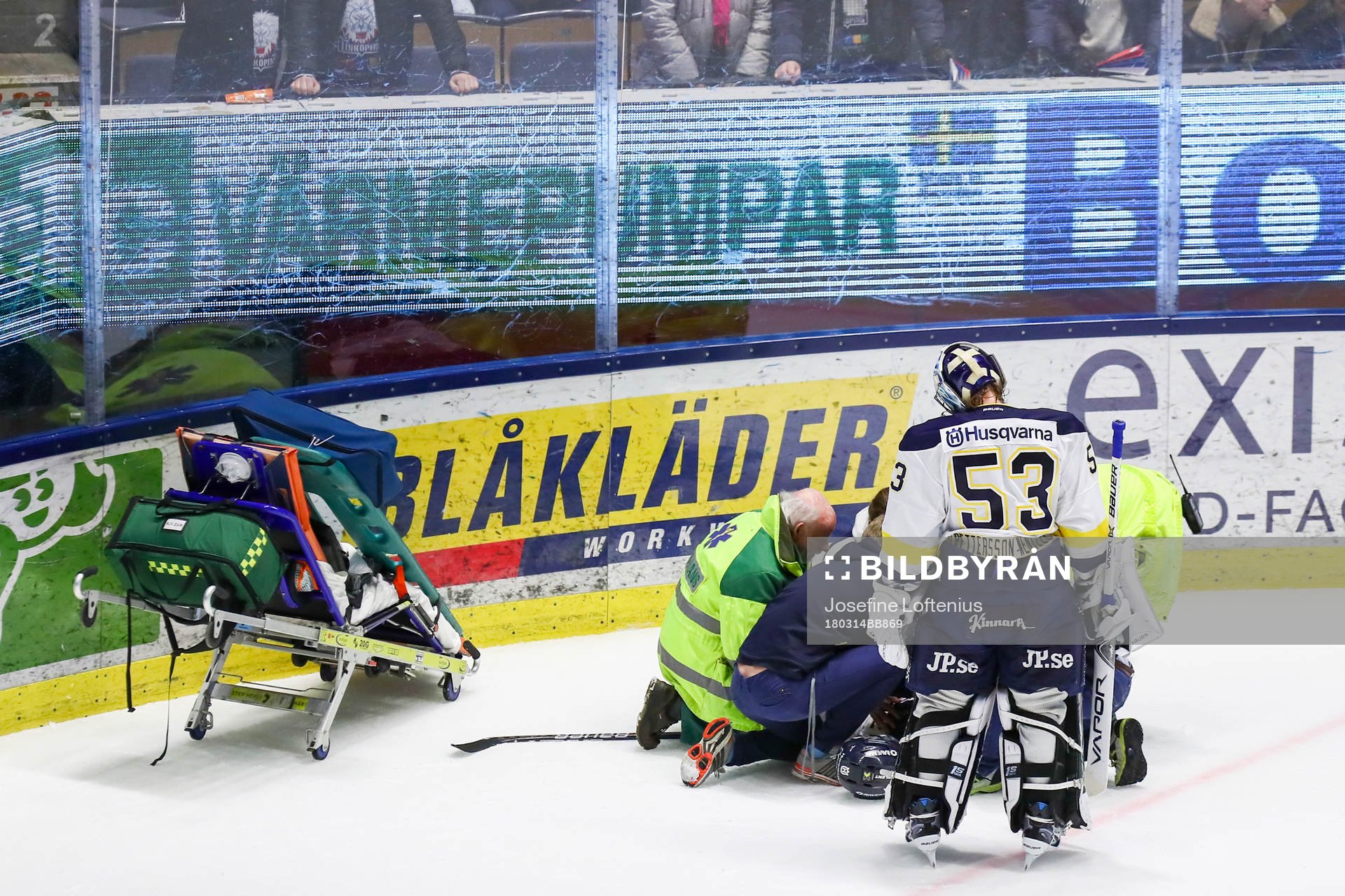 s Lawrence Pilut med skada