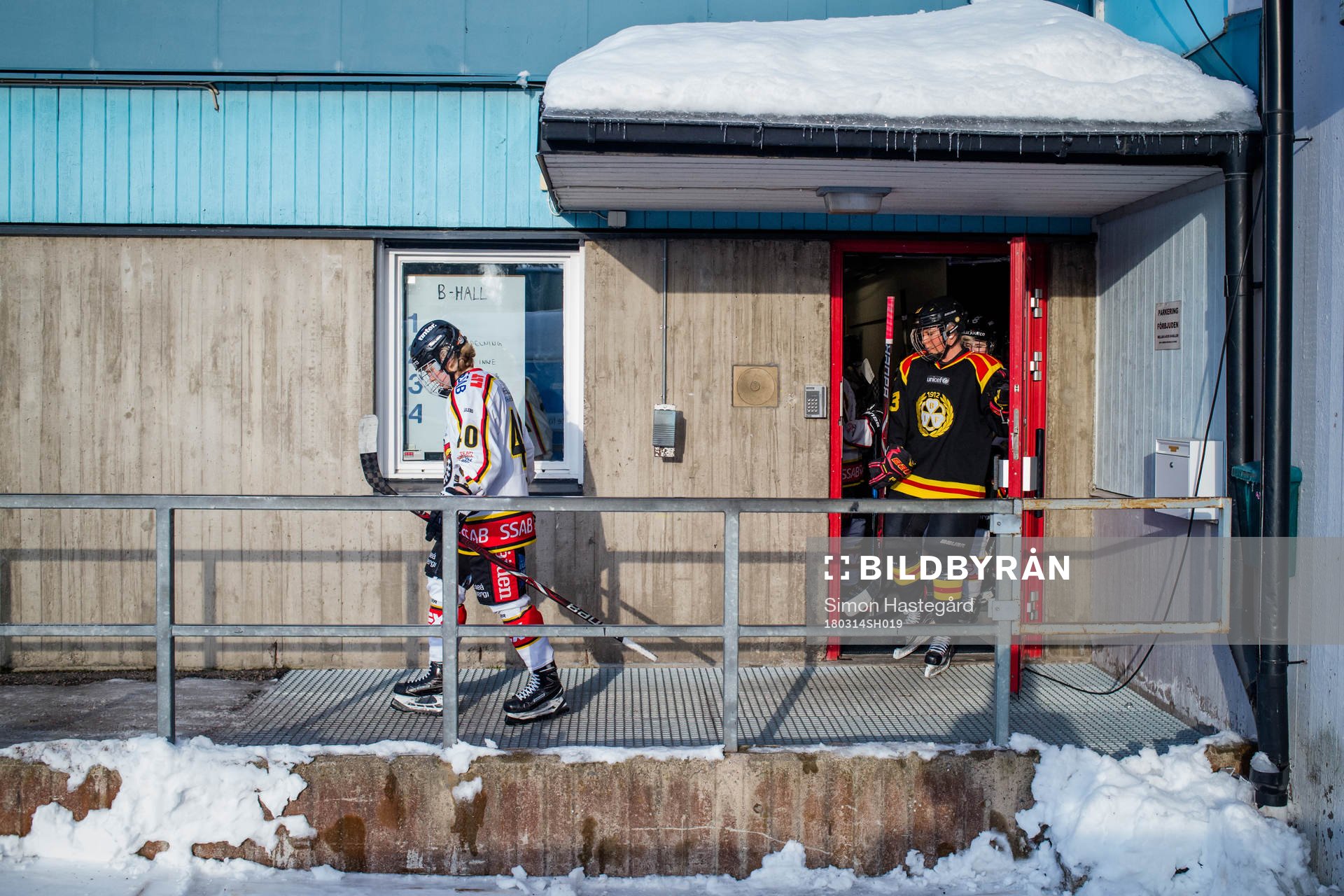 Luleå och Brynäs spelare går mot omklädningsrummen