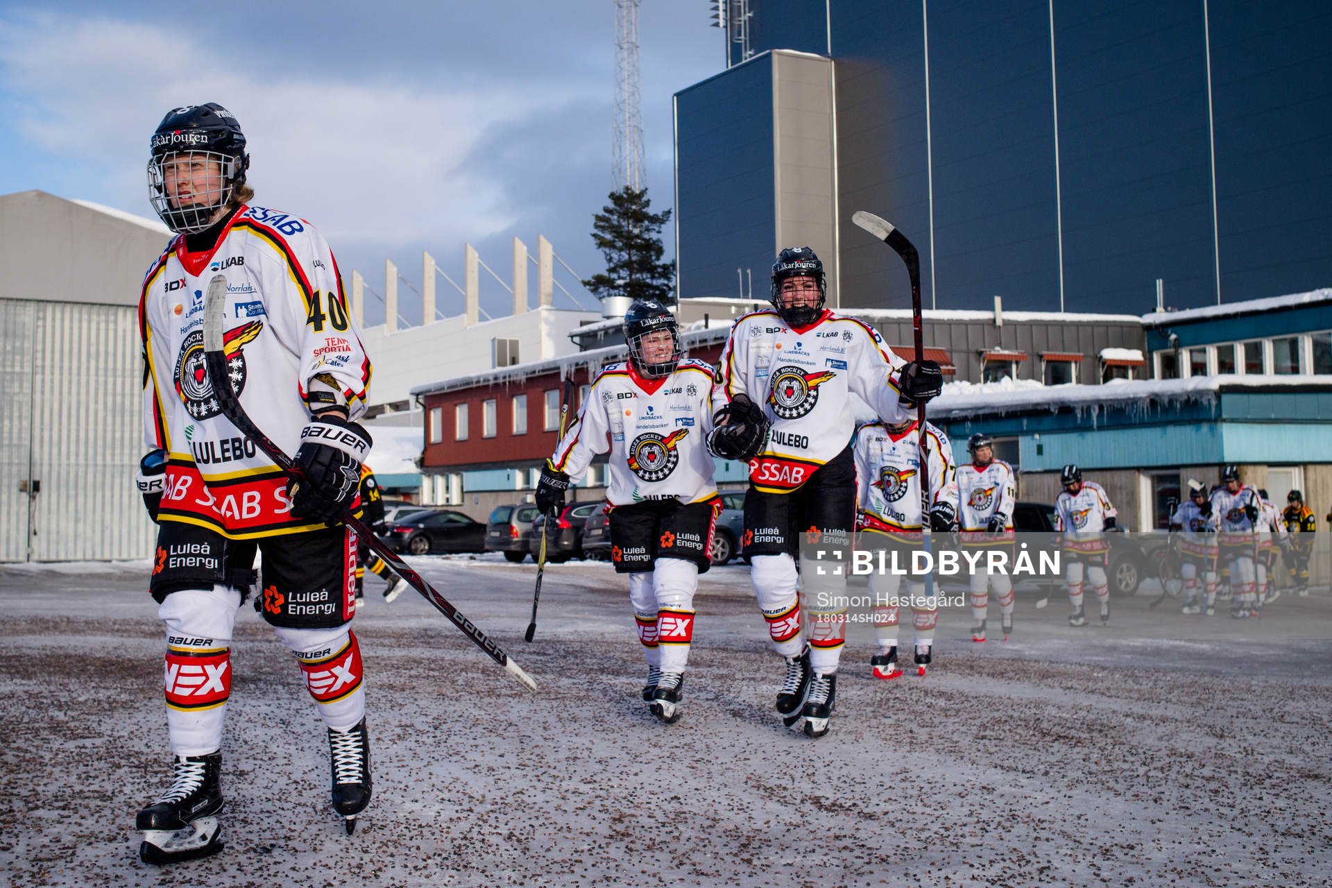Luleå och Brynäs spelare går mot omklädningsrummen