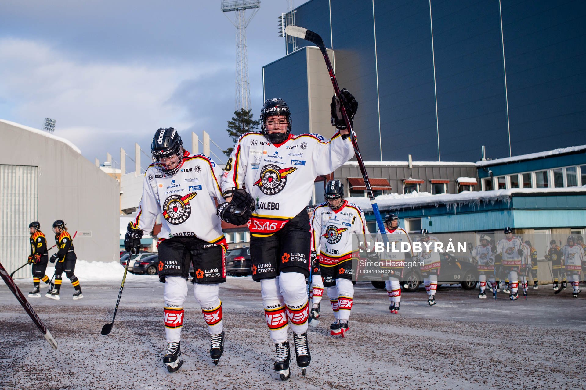 Luleå och Brynäs spelare går mot omklädningsrummen