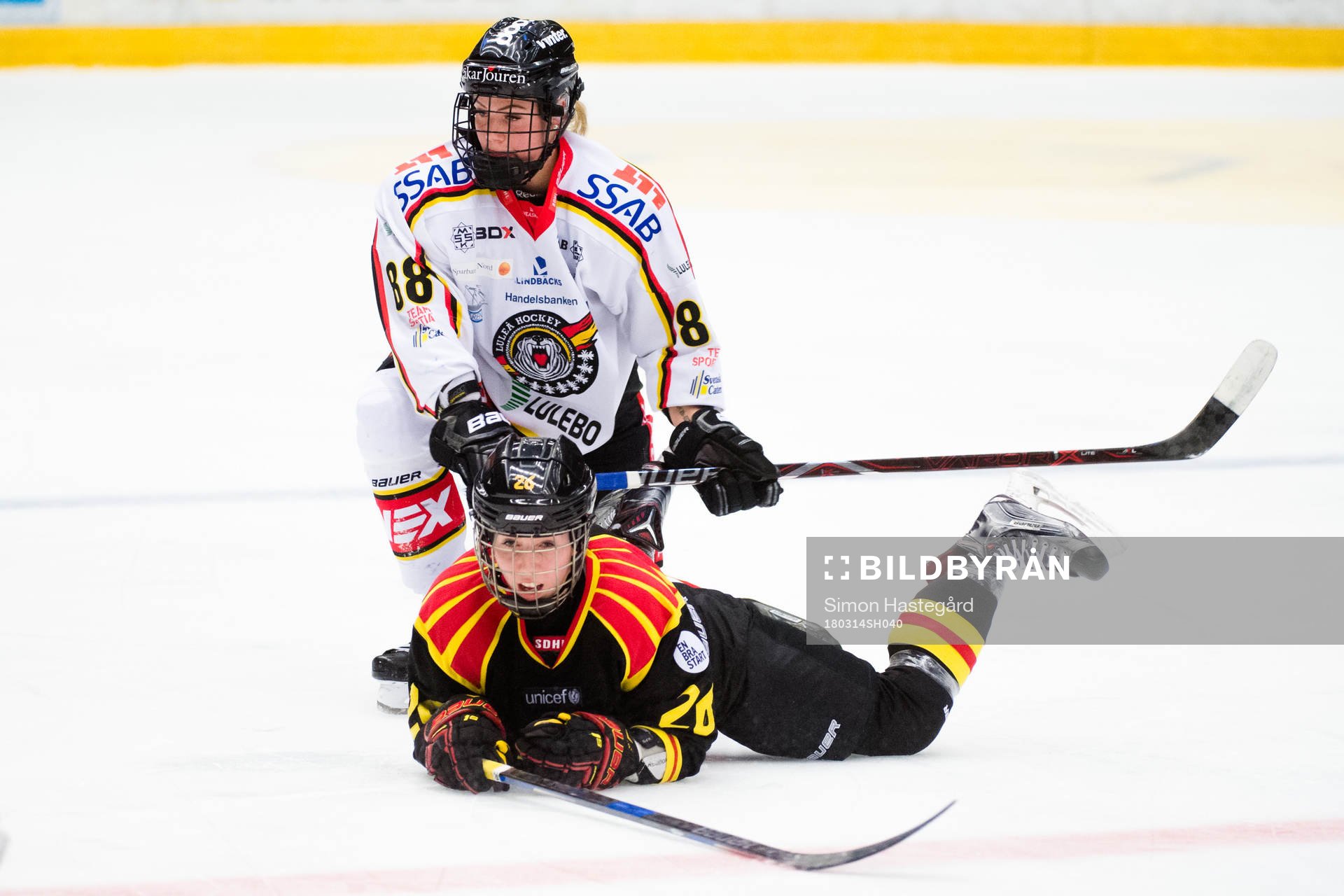 Luleås Ronja Savolainen och Brynäs Emelie Cordoba