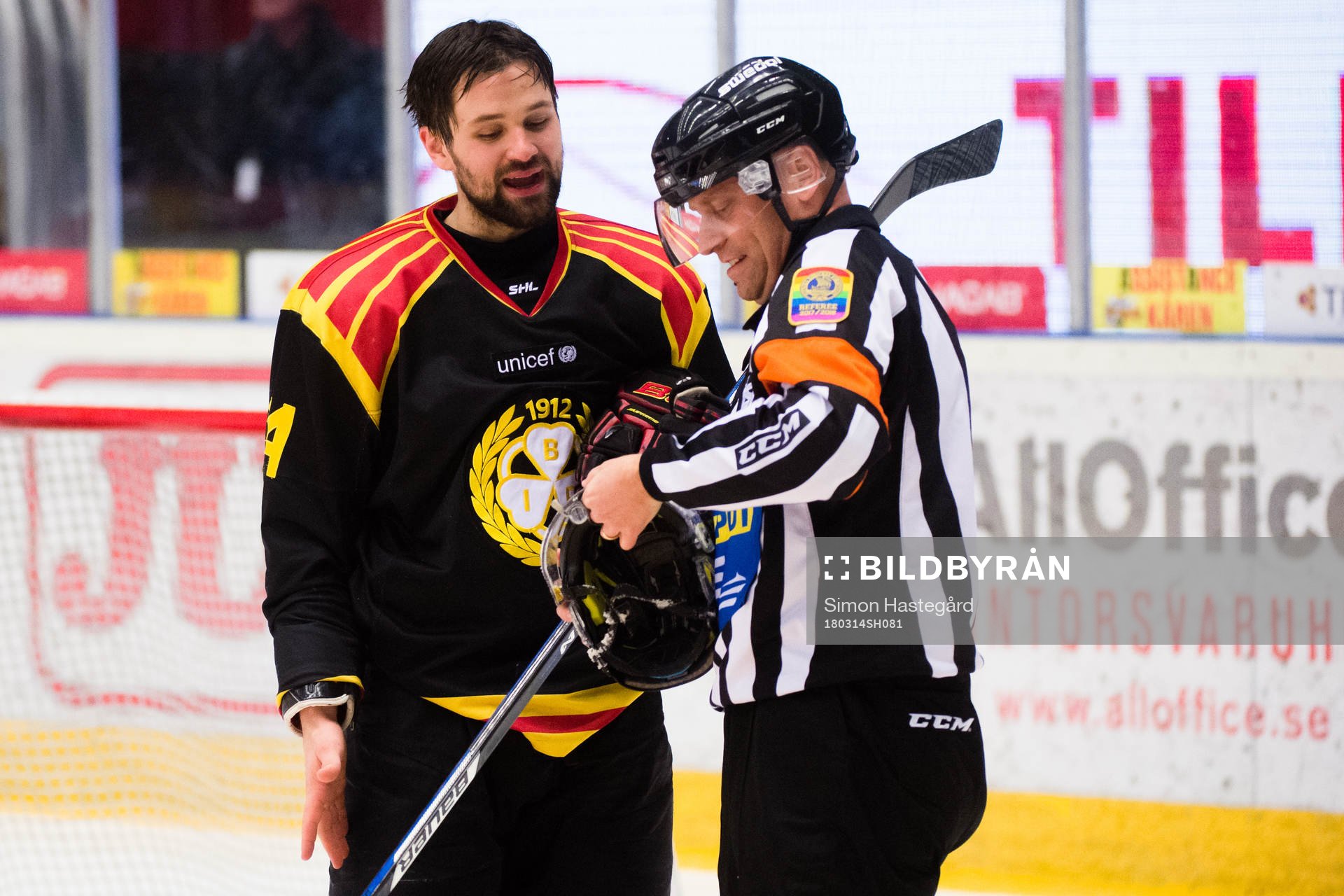 Brynäs Johan Alcén och domare Sören Persson