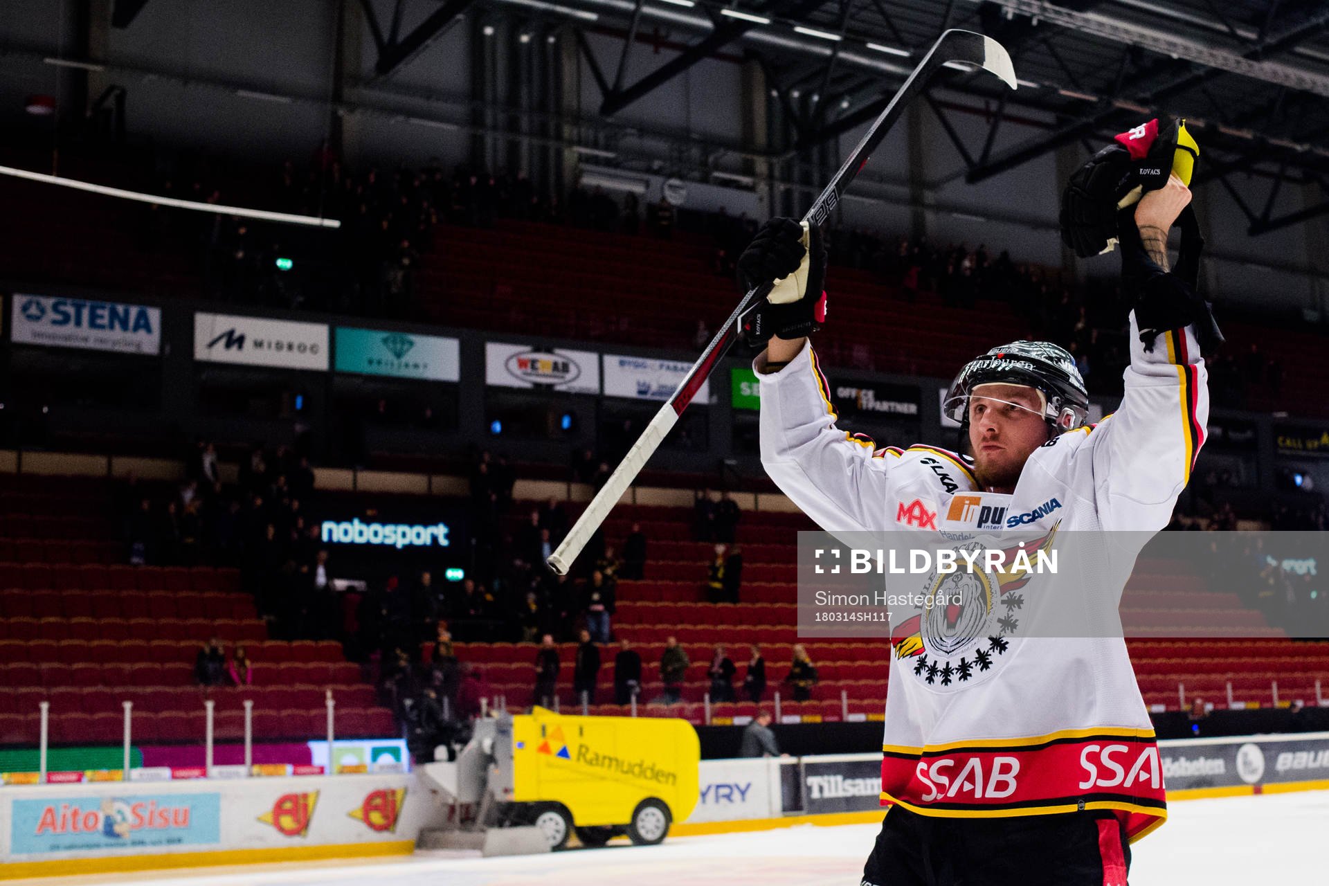 Luleås Robin Kovacs jublar