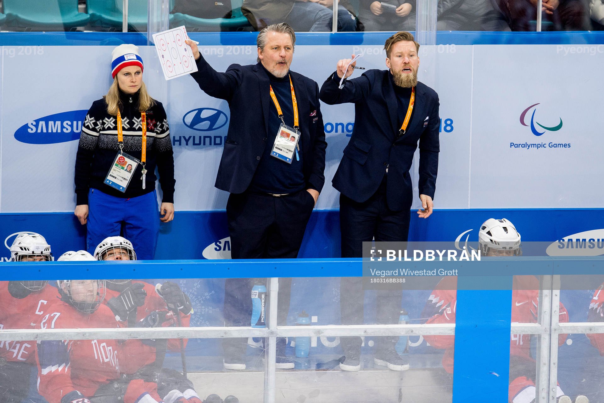 Yvette Hoel, Ole Eskild Dahlstrøm, assistant coach, and