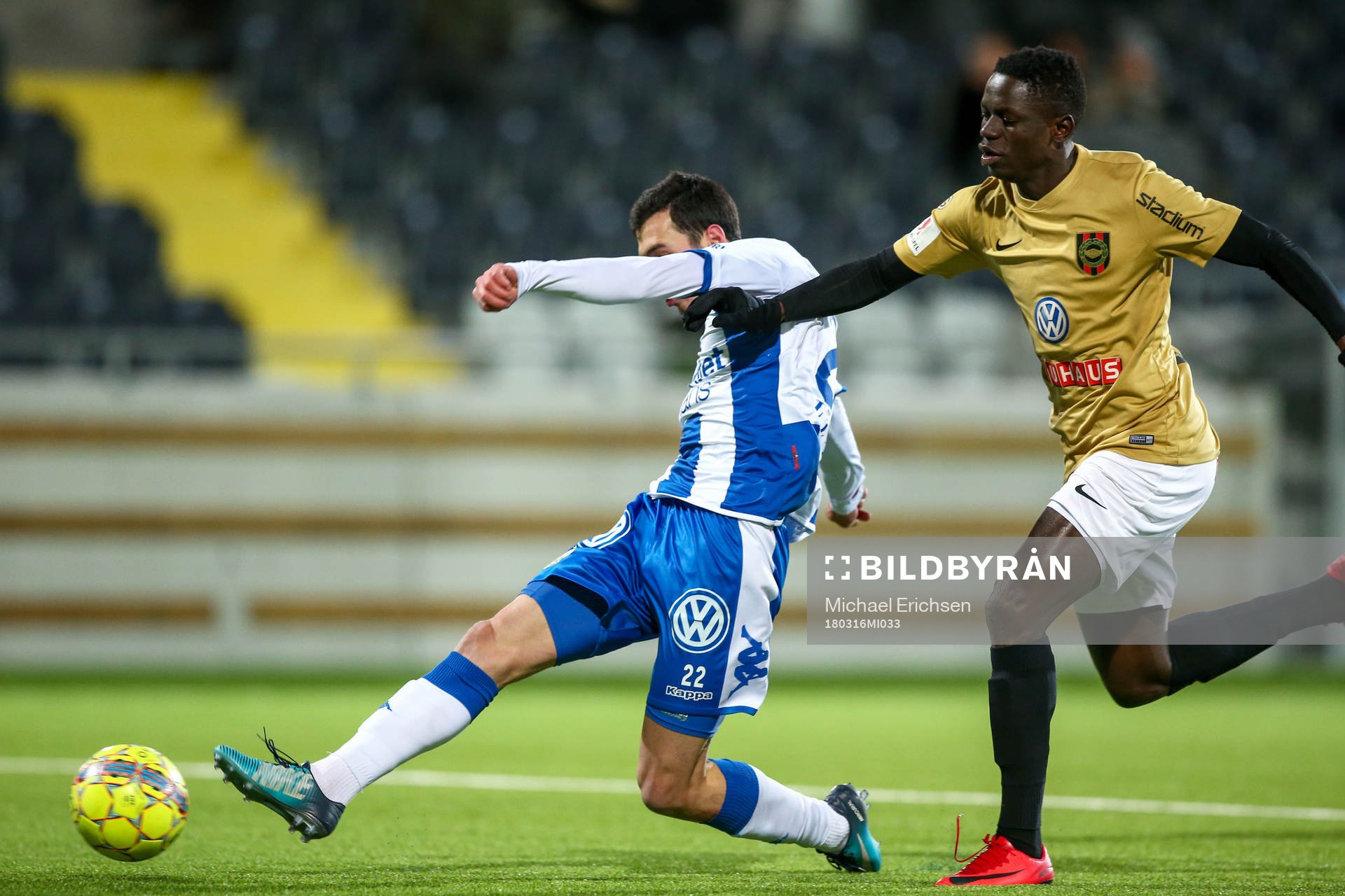 Brommapojkarnas Eric Johana Omondi kan inte hindra IFK