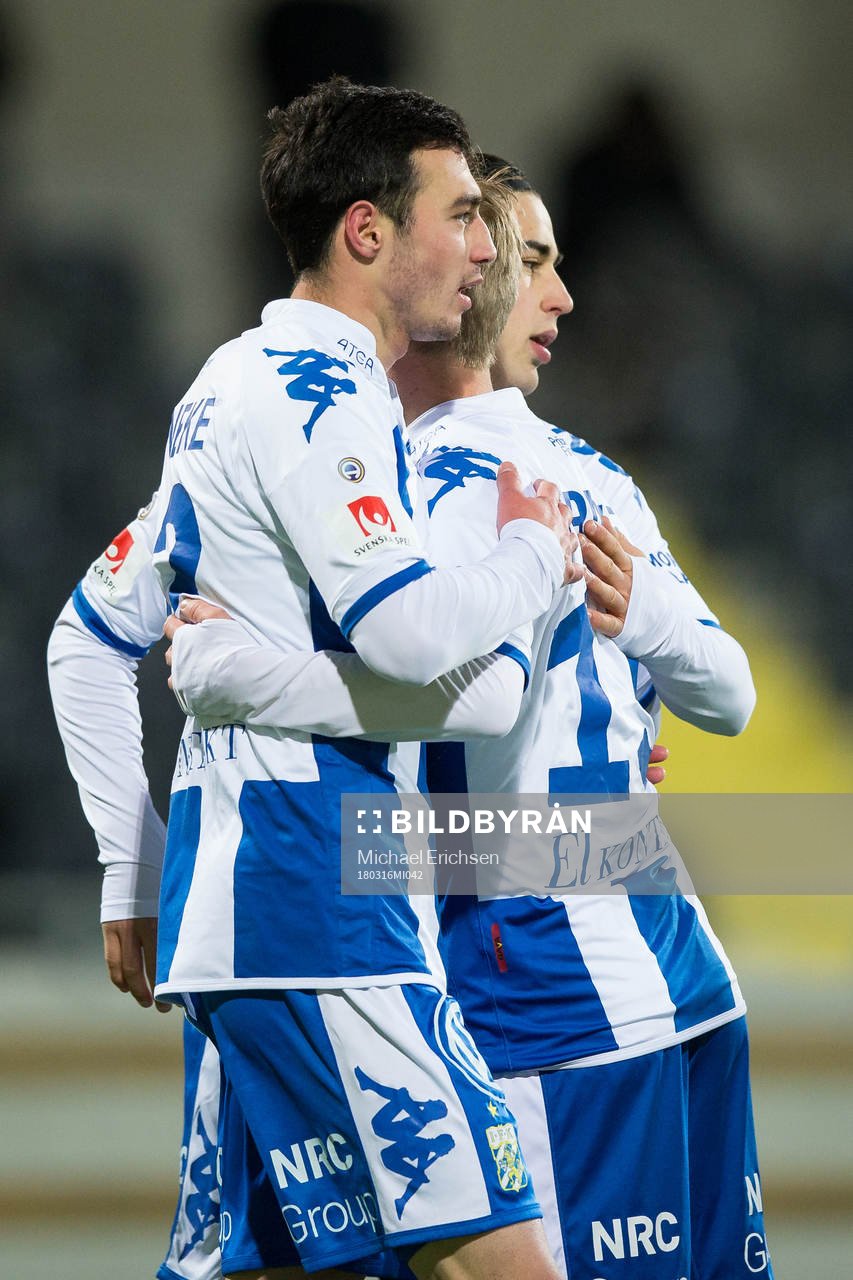 IFK Göteborgs Giorgi Kharaishvili jublar ihop med Jake