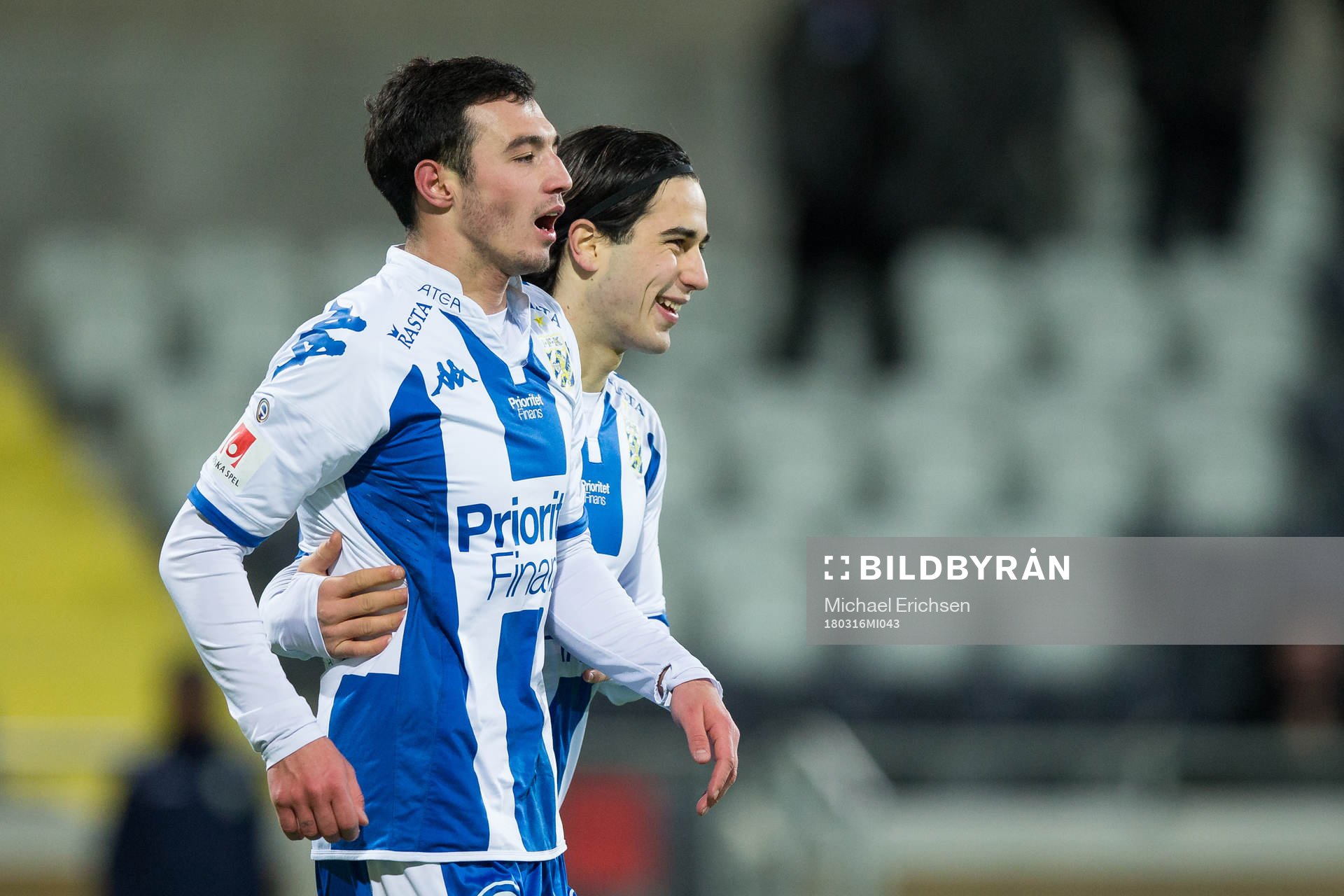 IFK Göteborgs Giorgi Kharaishvili jublar ihop med Jake