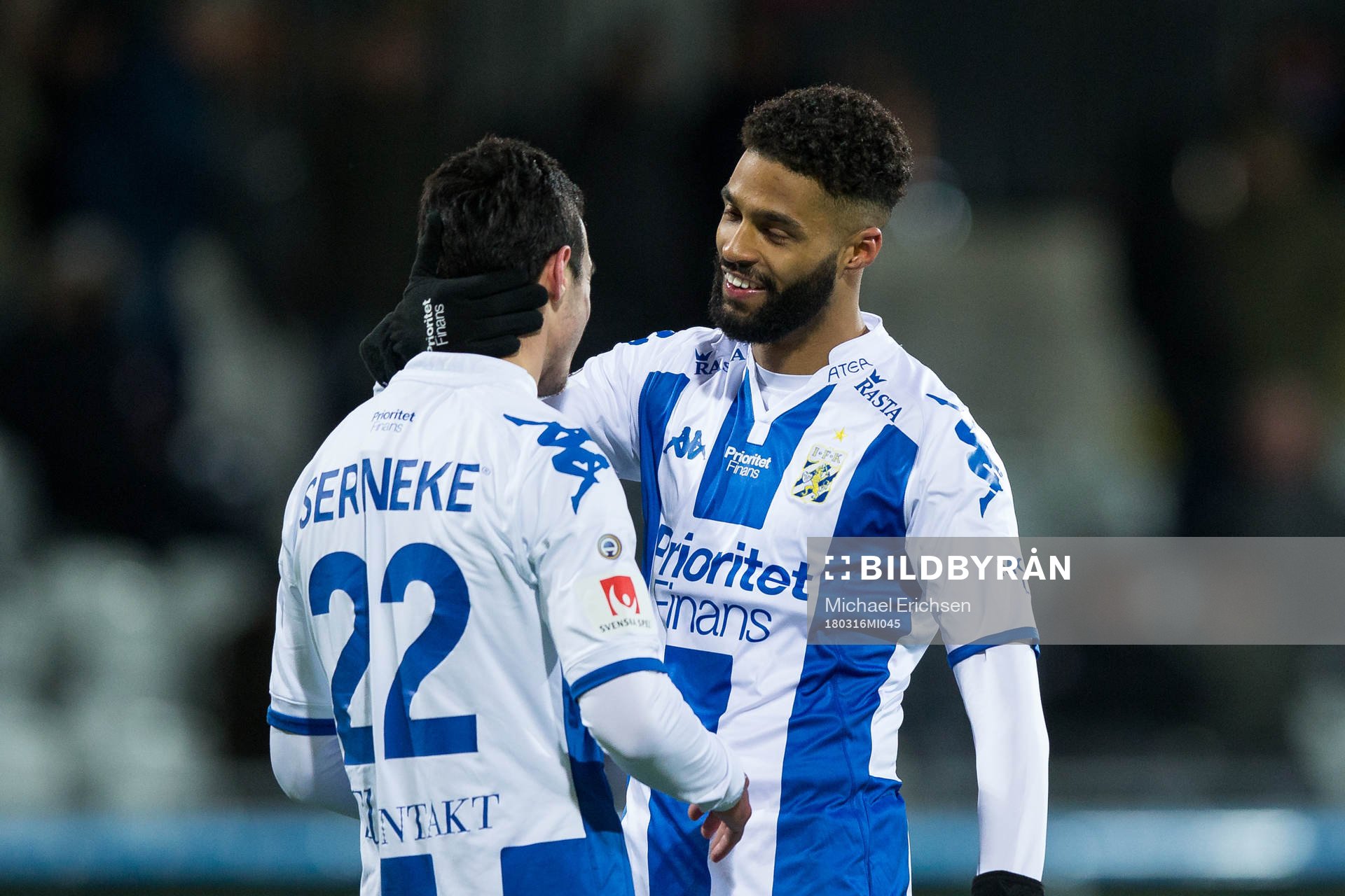 IFK Göteborgs Giorgi Kharaishvili jublar ihop med