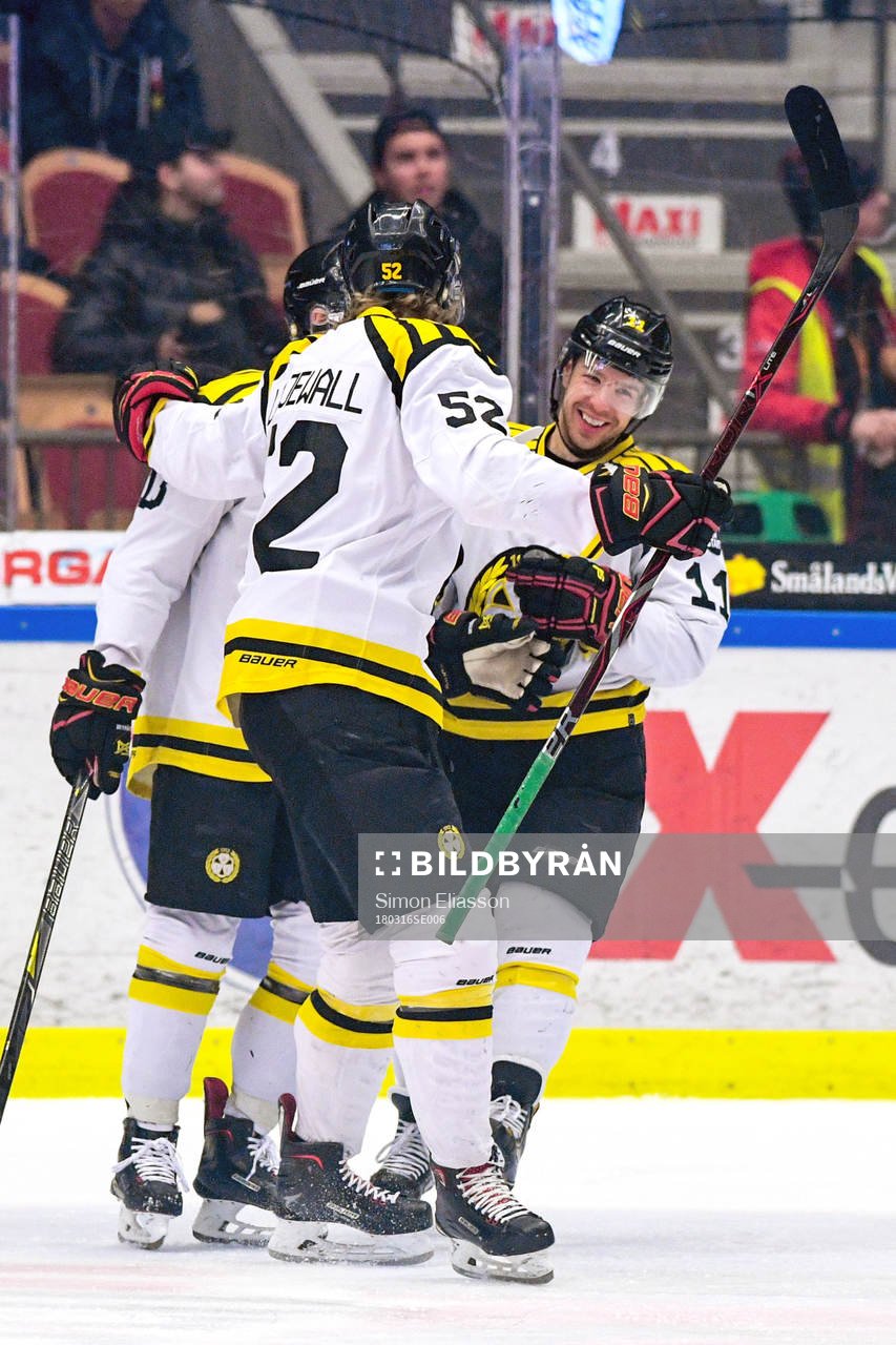 Brynäs Ryan Gunderson jublar med lagkamrater
