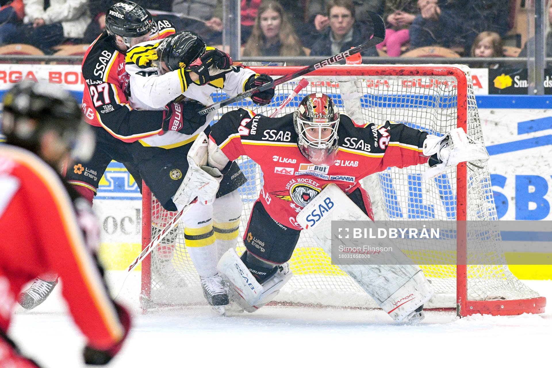 Luleås Brendan Mikkelson och målvakt Joel Lassinatti och