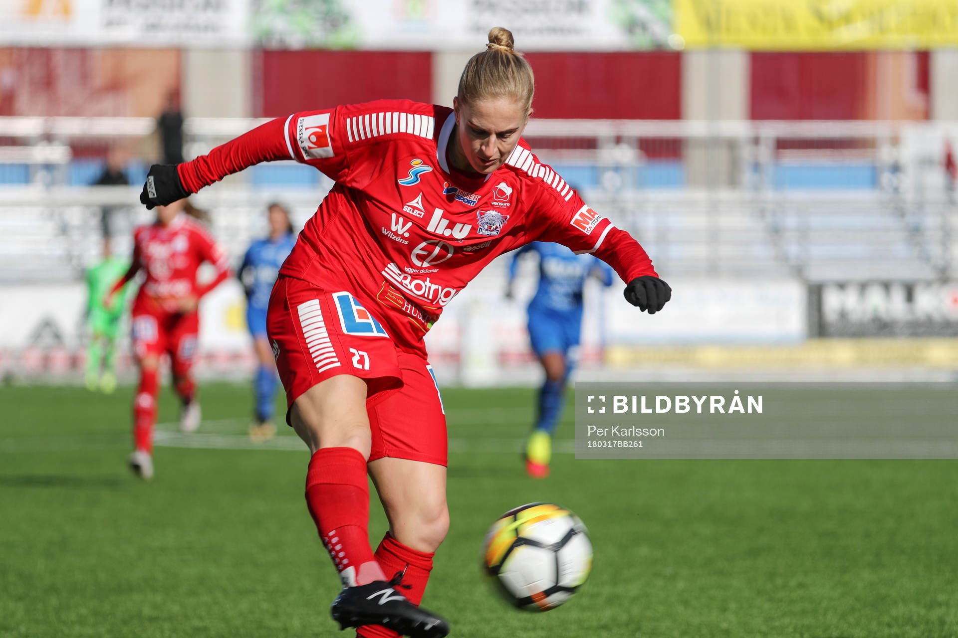 Linköpings Natasha Dowie skjuter