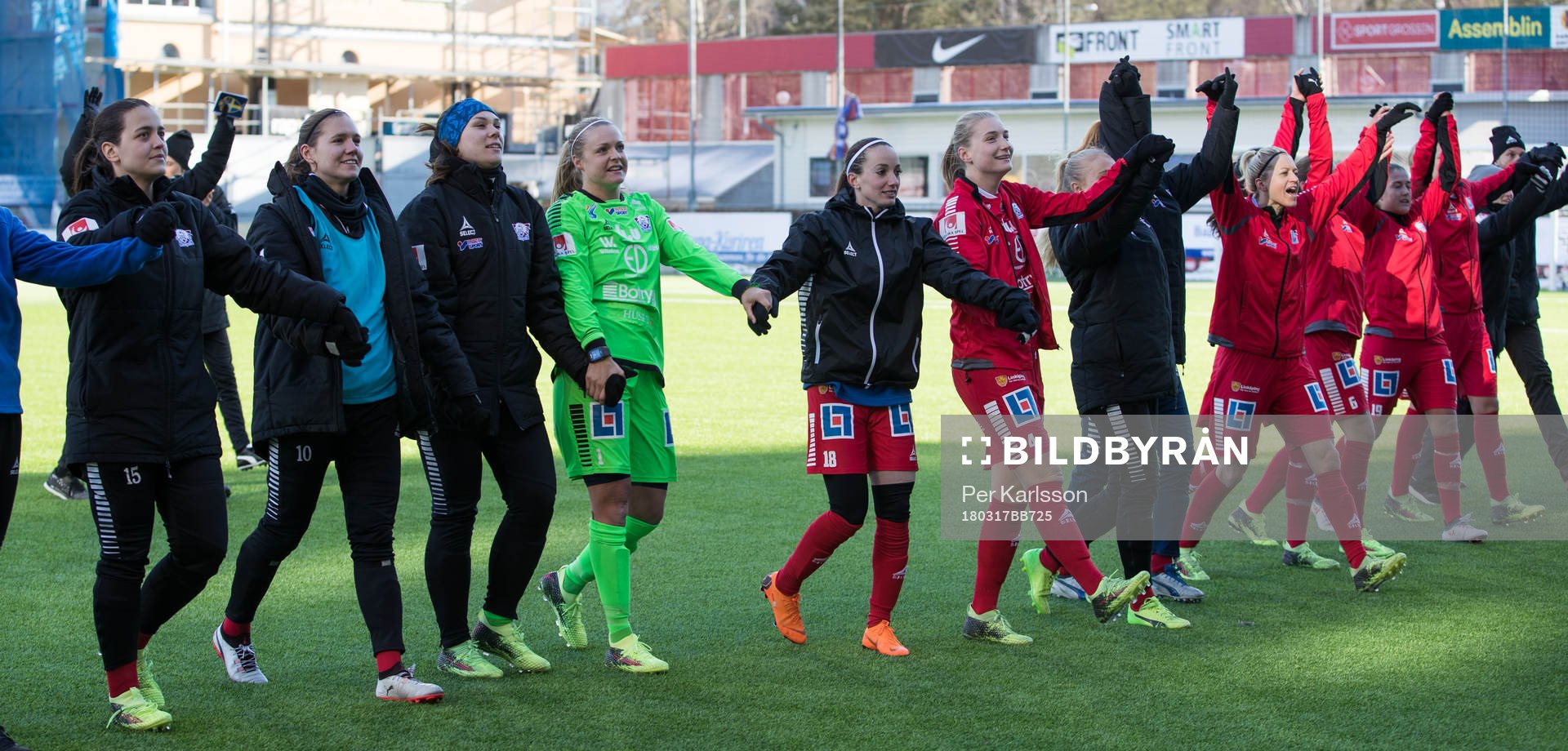 Jubel i Linköping efter 1-2 vinst i semifinalen i Svenska Cupen mellan Eskilstuna United och Linköping den 17 mars i Eskilstuna.