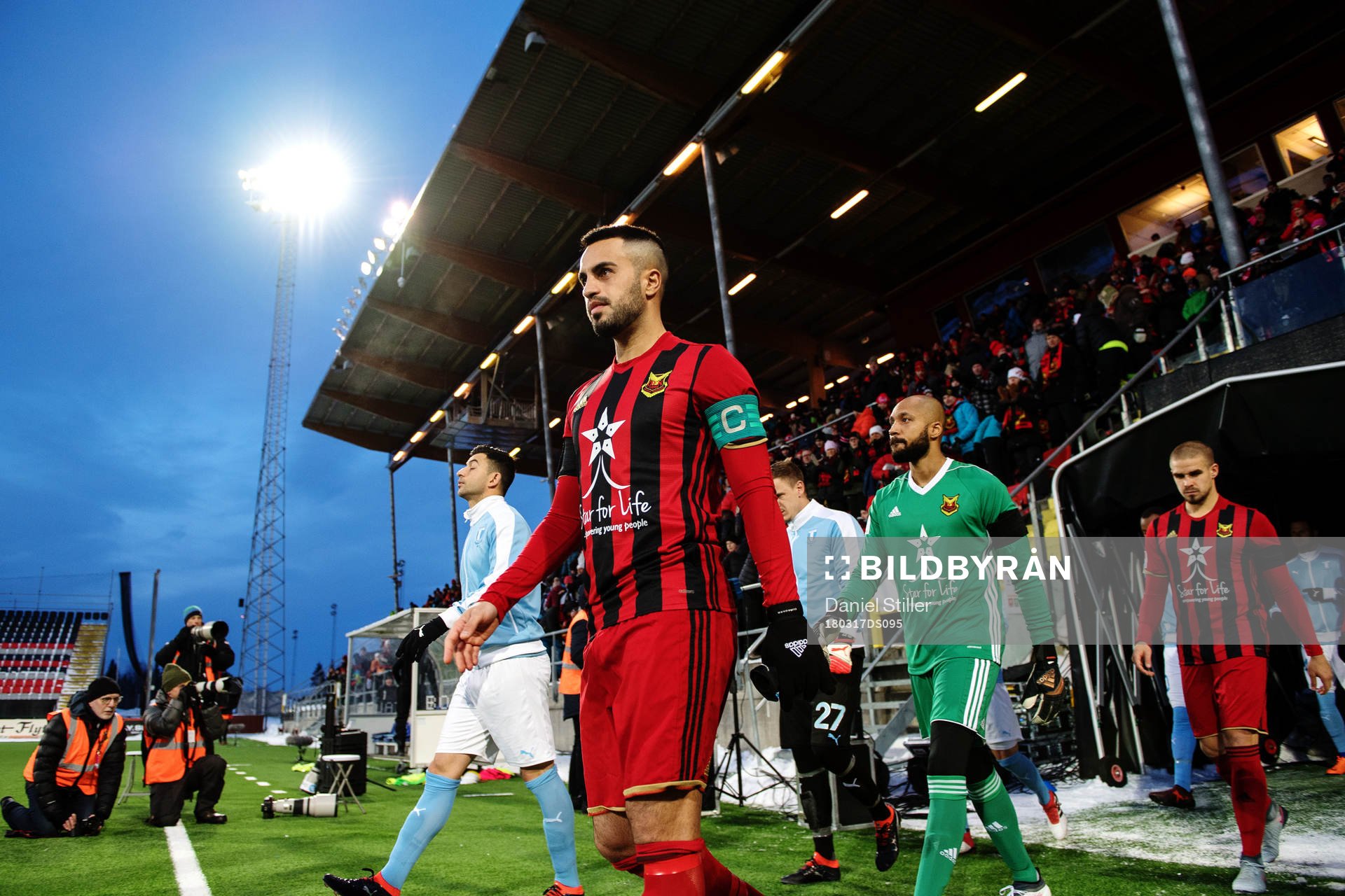 Östersunds Brwa Nouri går in på plan