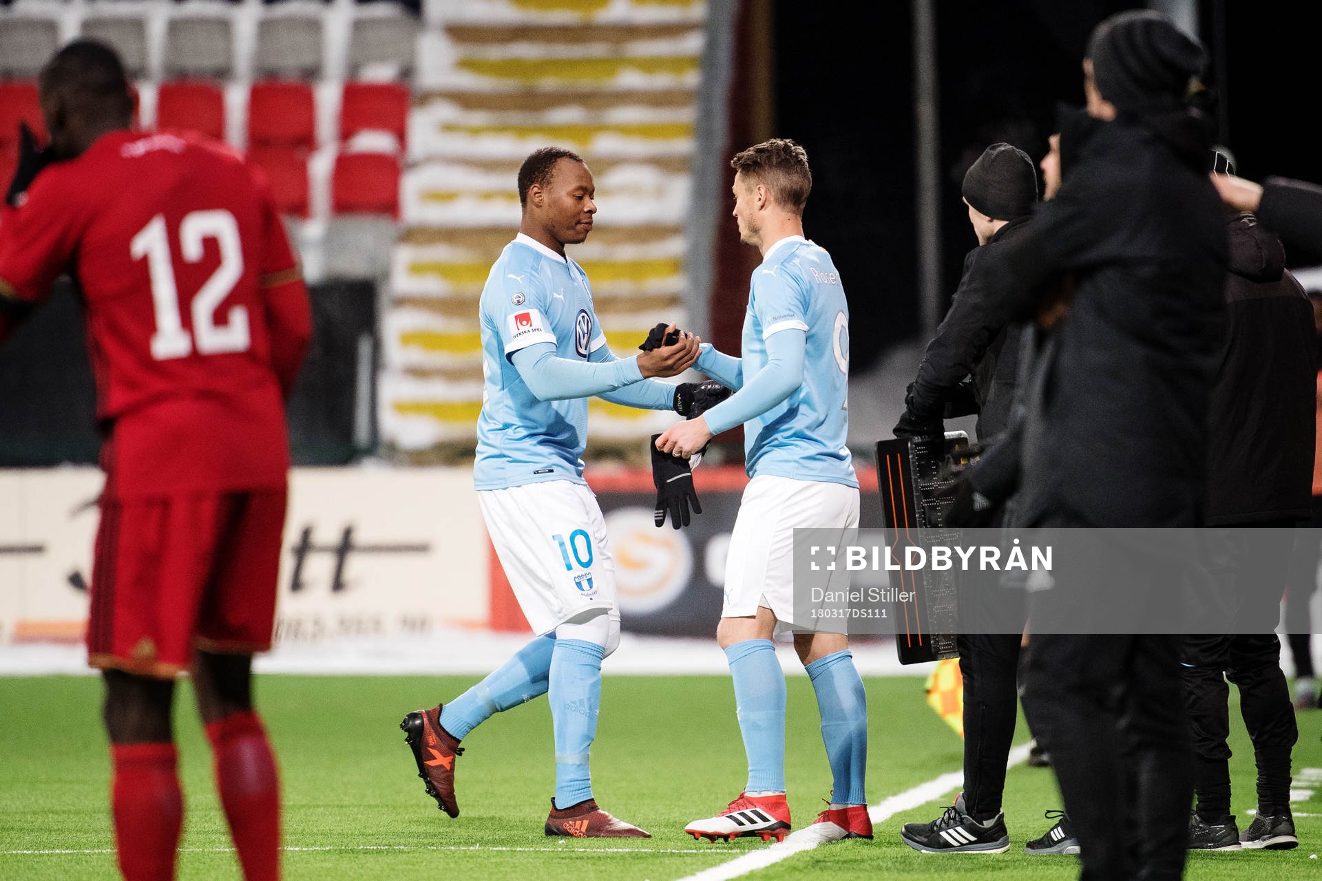 Malmö FFs Carlos Strandberg byts ut mot Markus Rosenberg