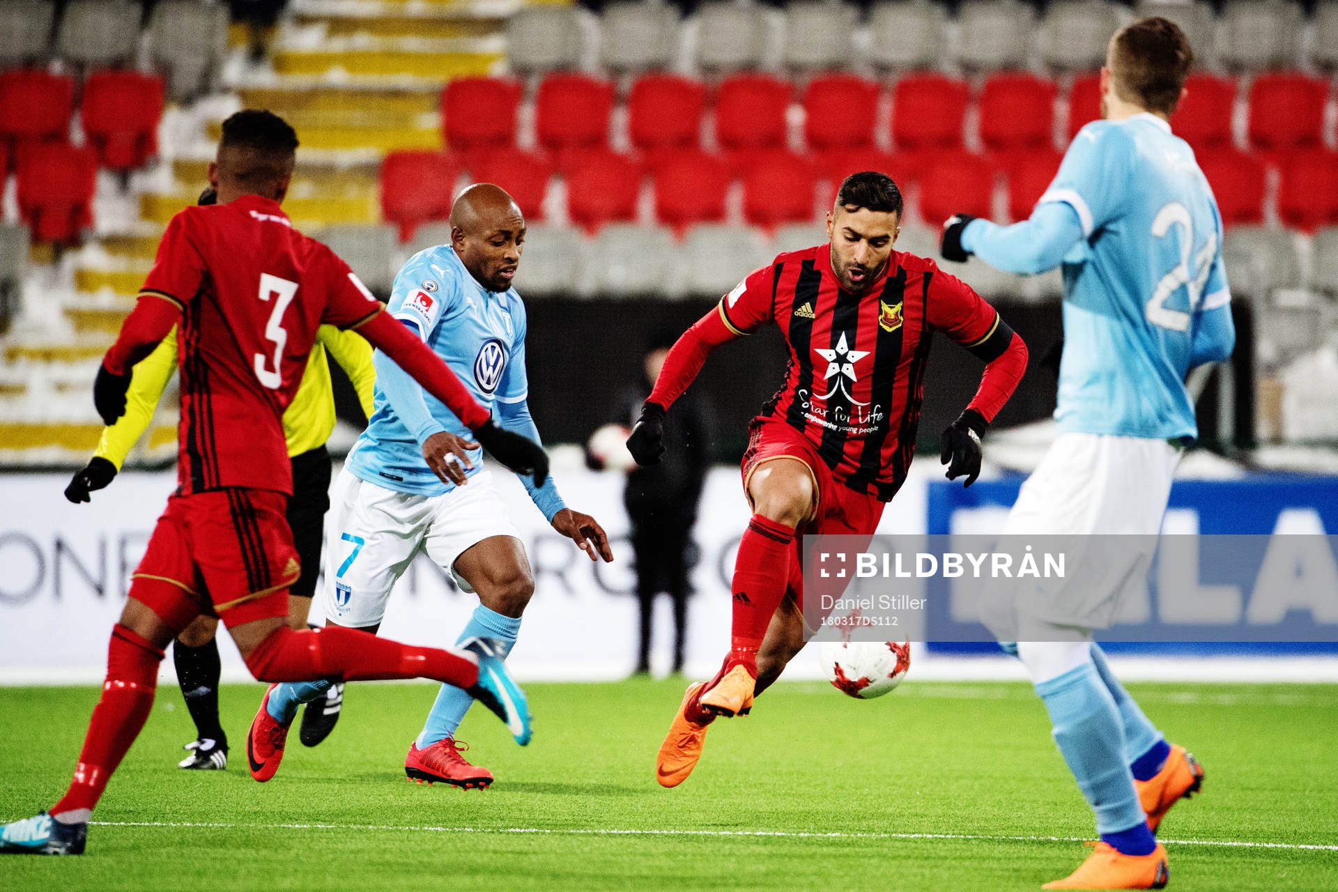 Malmö FFs Fouad Bachirou och Östersunds Saman Ghoddos