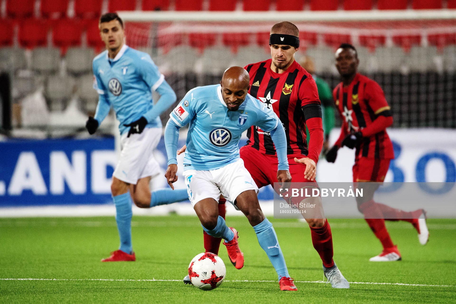 Malmö FFs Fouad Bachirou och Östersunds Douglas Bergqvist