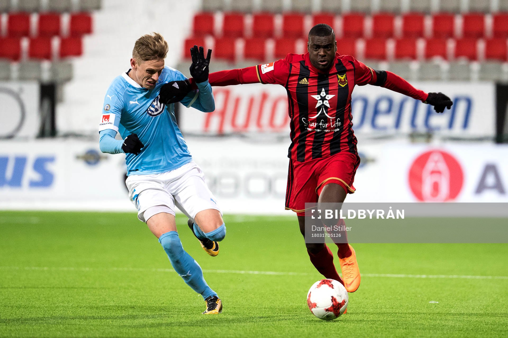 Malmö FFs Sören Rieks och Östersunds Alhaji Gero