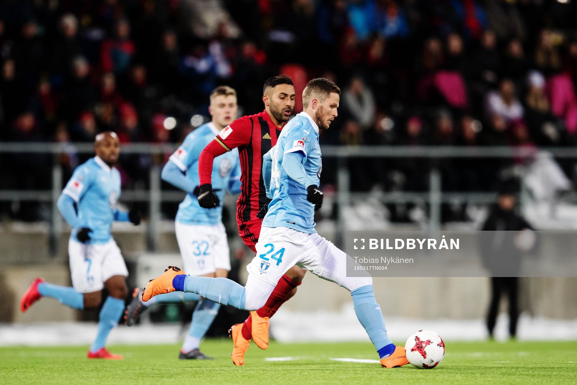 Malmö FFs Lasse Nielsen jagas av Östersunds Saman Ghoddos