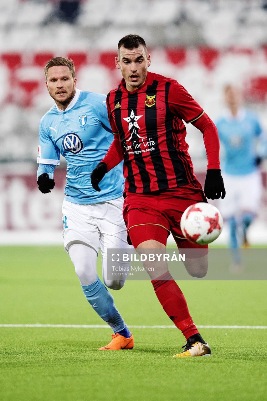 Malmö FFs Lasse Nielsen jagar Östersunds Dino Islamovic