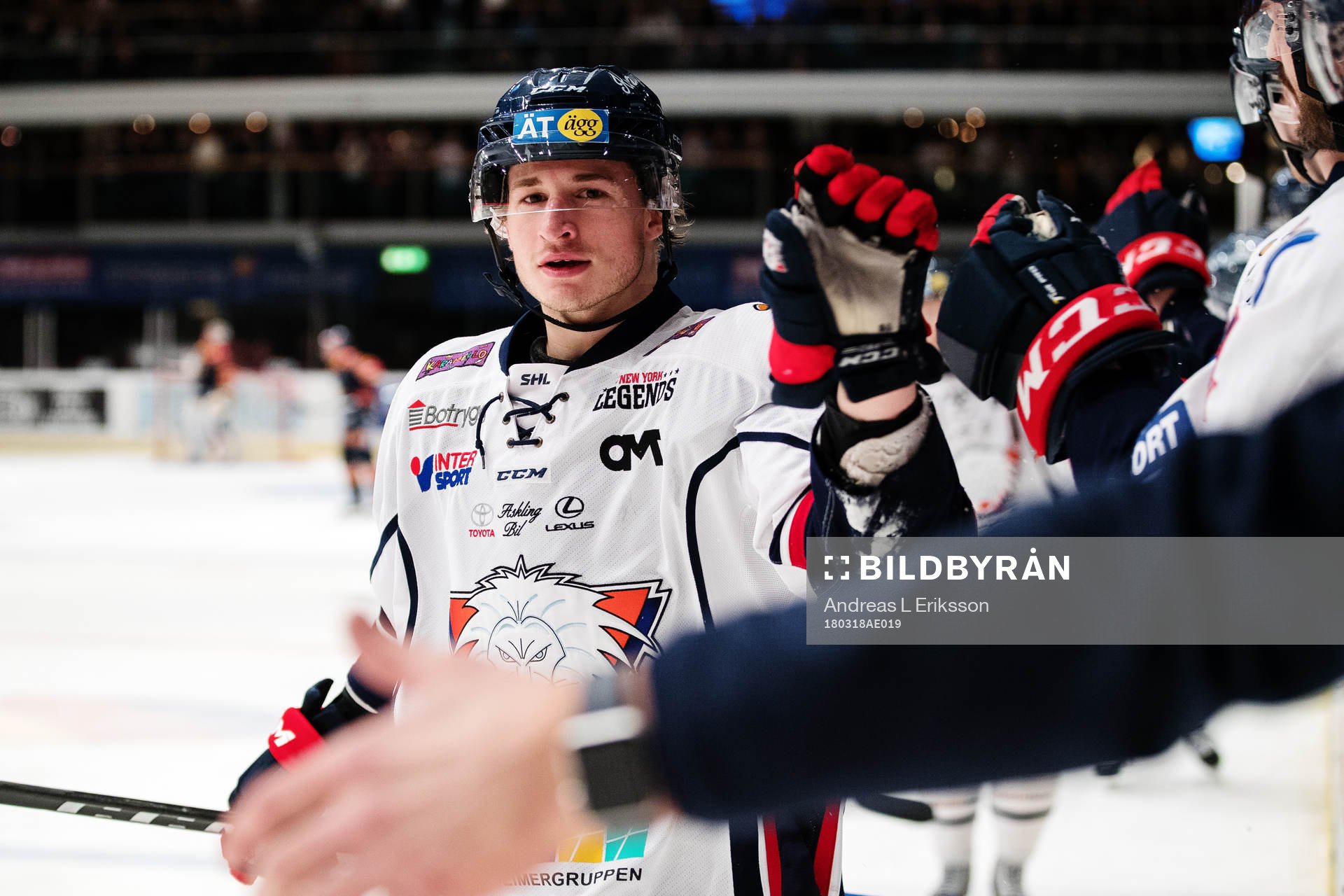 Linköpings Jacob Lilja jublar med lagkamrater