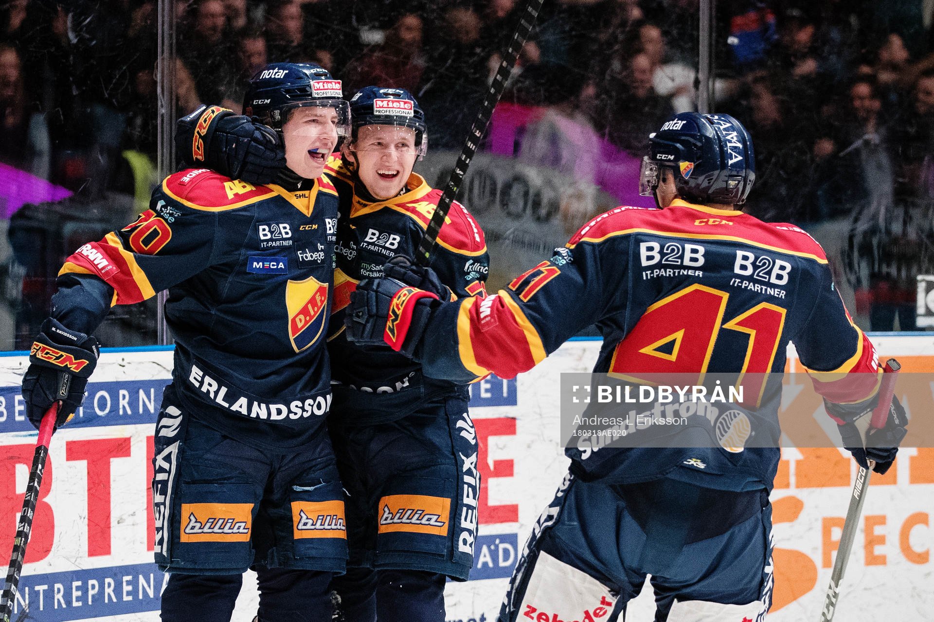 Djurgårdens Marcus Davidsson och Alexander Falk jublar med