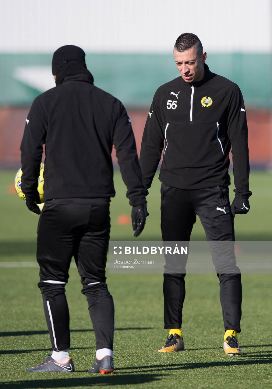 Hammarbys Nikola Djurdjic värmer upp