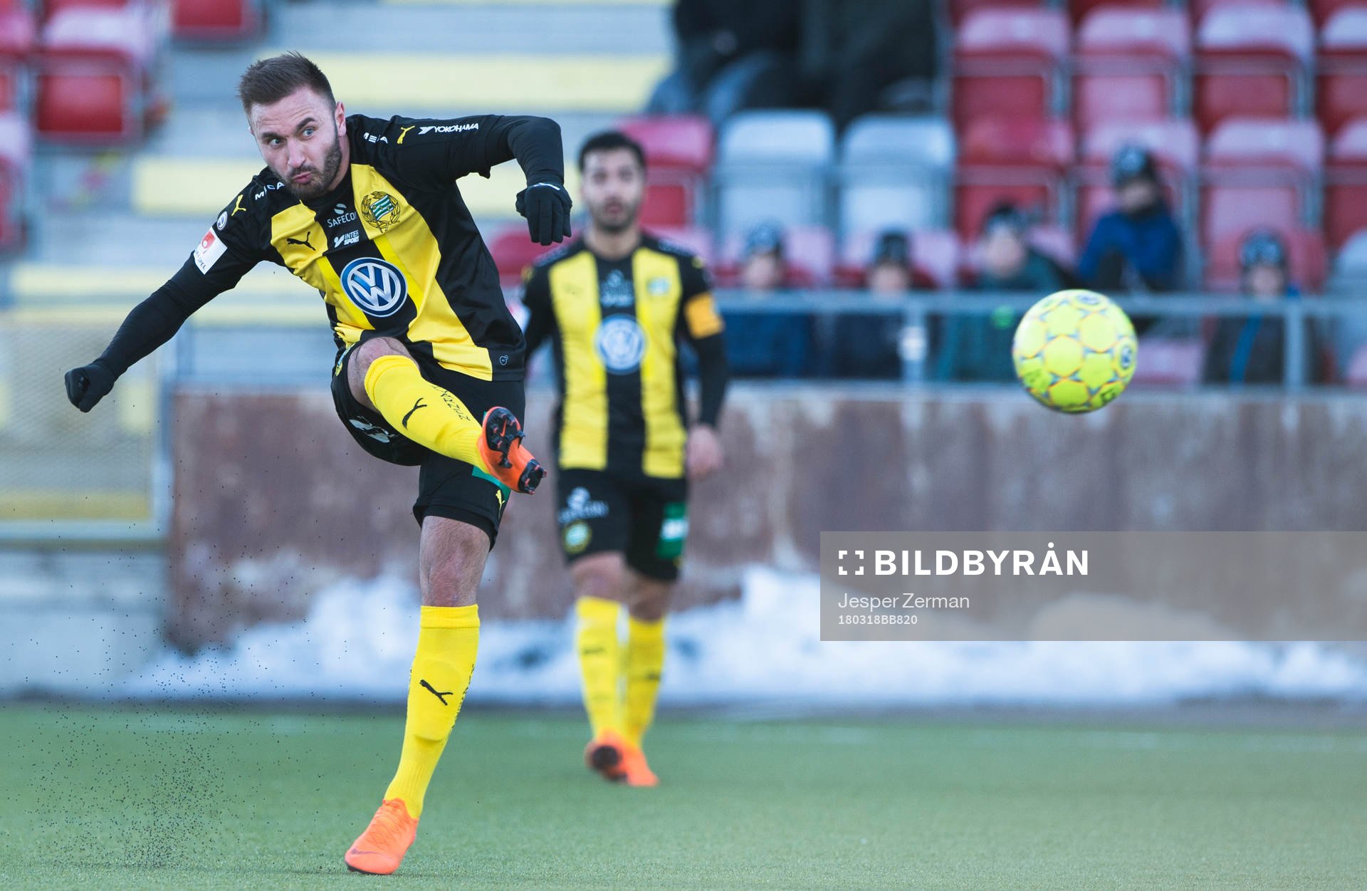 Hammarbys Muamer Tankovic med ett skott