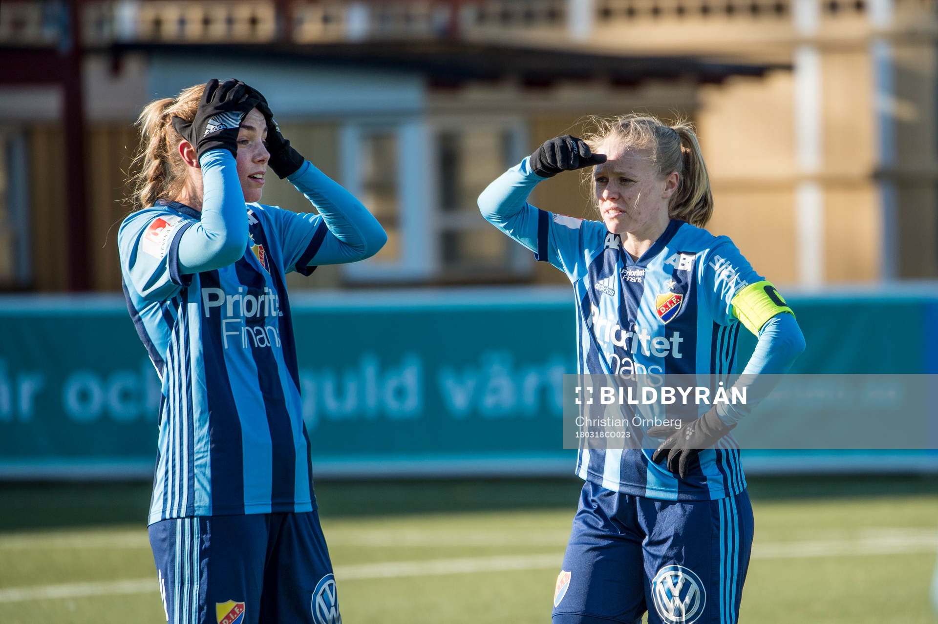 Djurgårdens Petronella Ekroth och Mia Jalkerud deppar