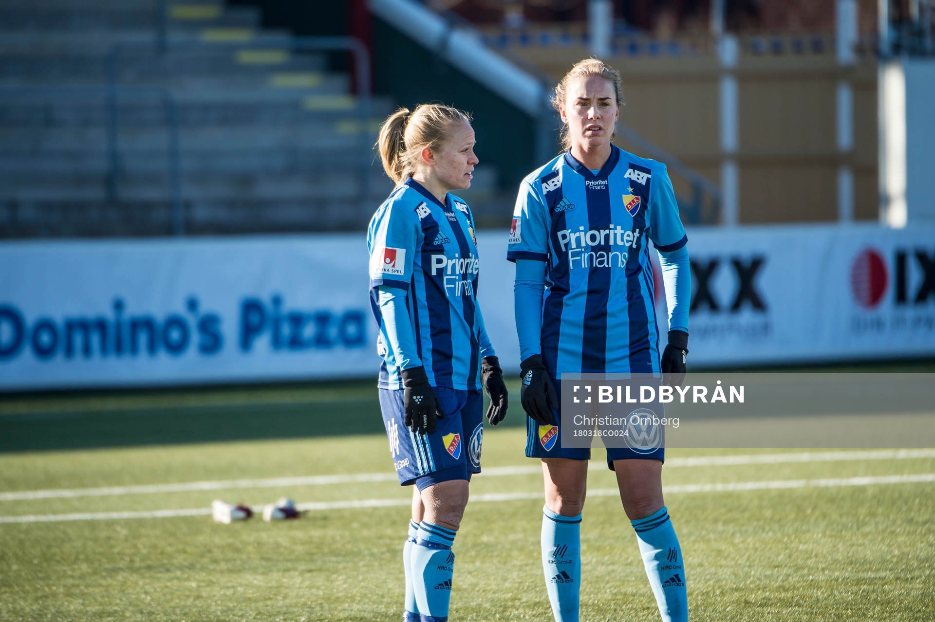Djurgårdens Mia Jalkerud och Petronella Ekroth deppar