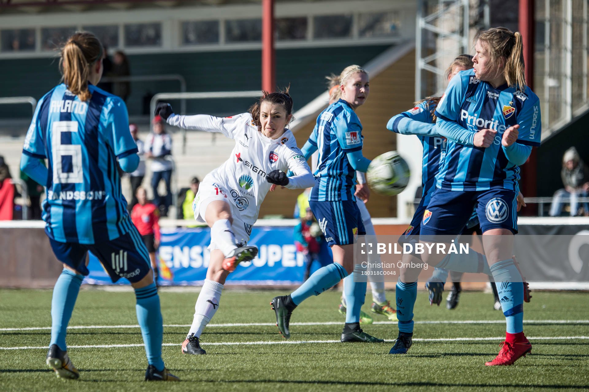 Rosengårds Iva Landeka skjuter