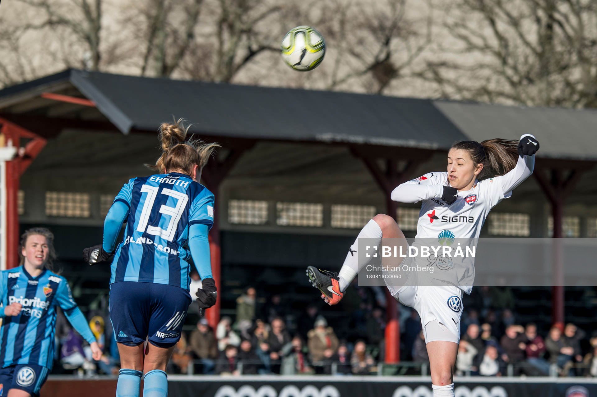 Djurgårdens Petronella Ekroth mot Rosengårds Iva Landeka