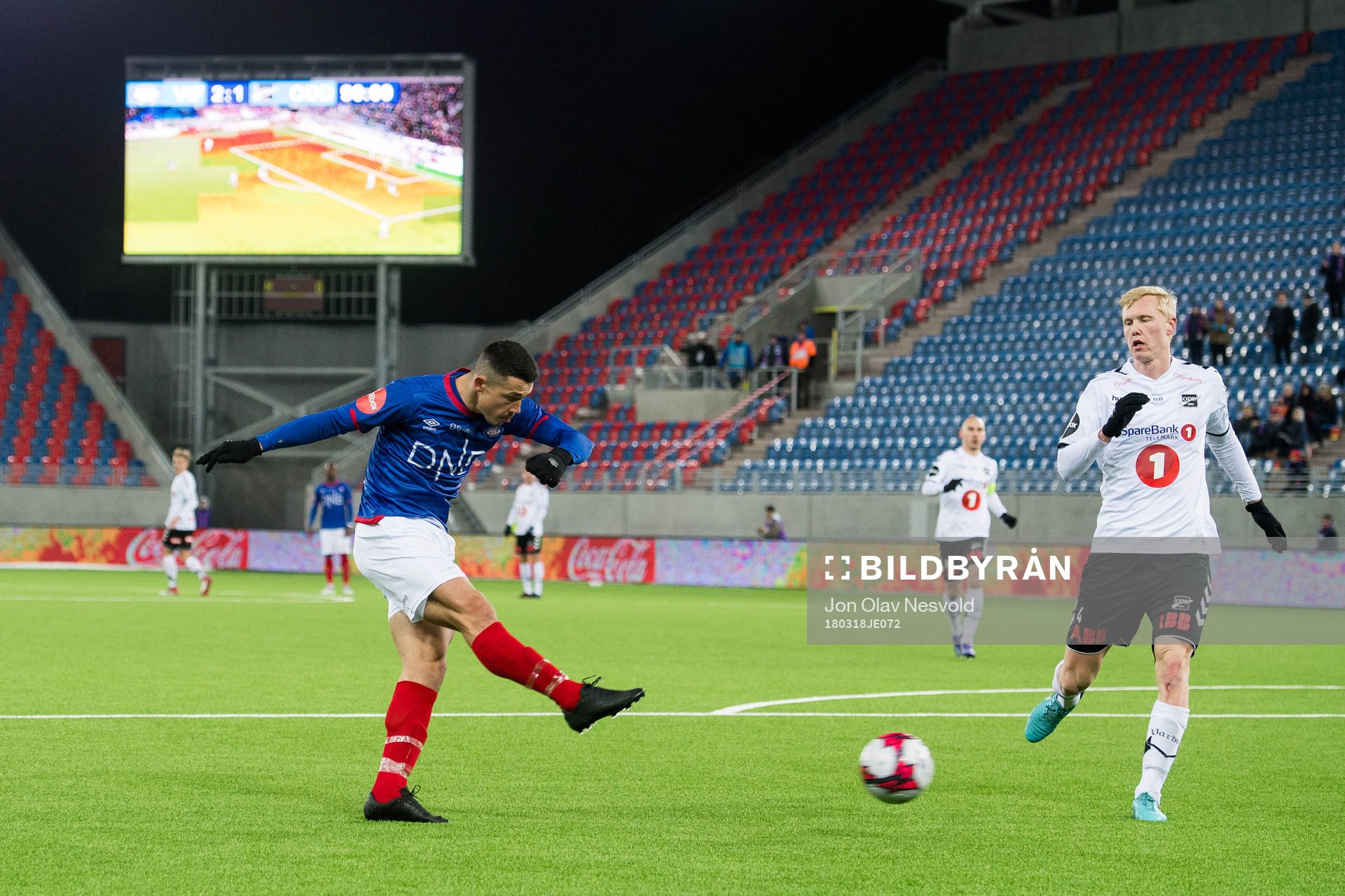 Fitim Azemi of Vålerenga and Vegard Amundsen Bergan of Odd