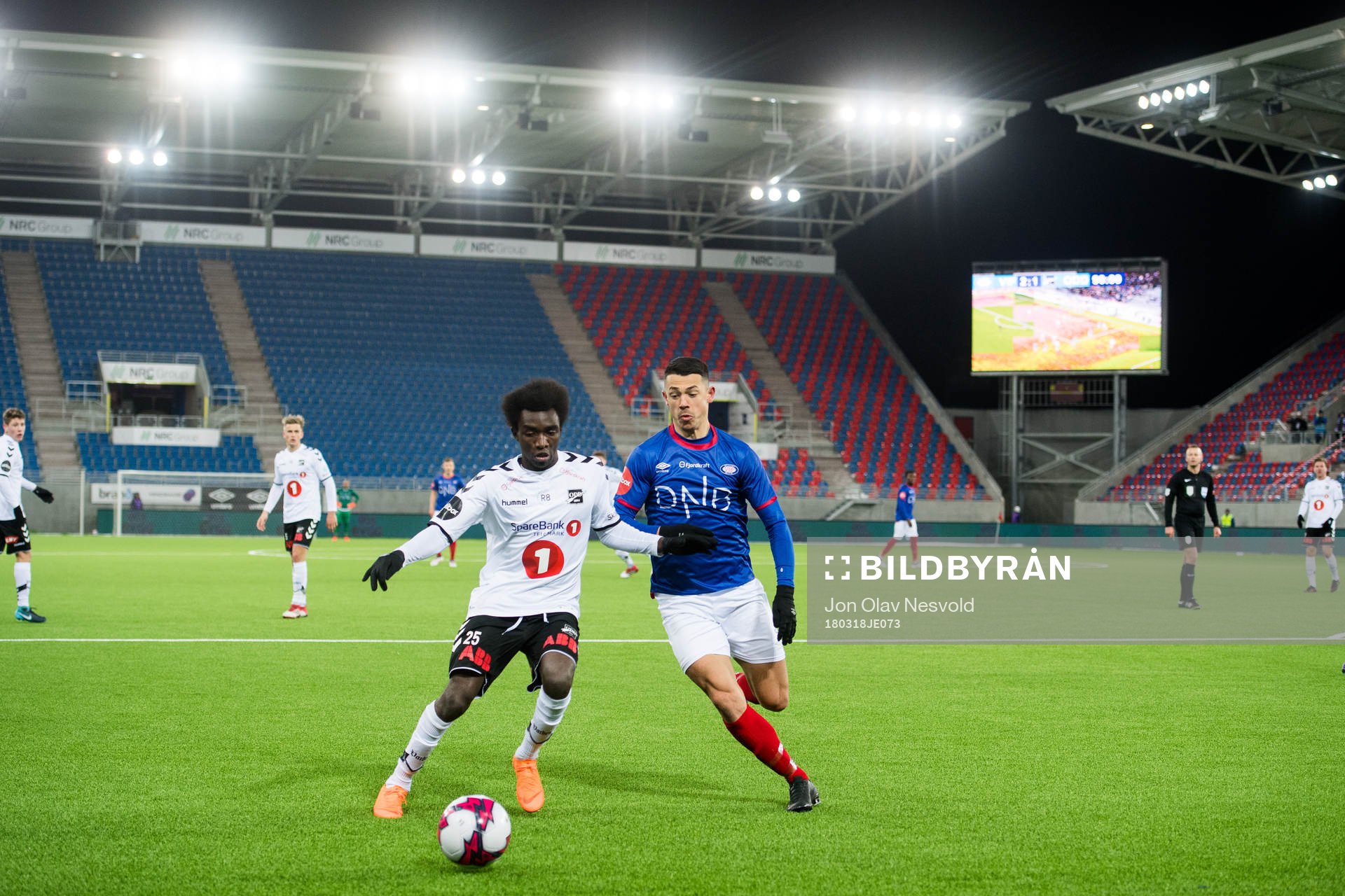John Shoguto Kitolano of Odd and Fitim Azemi of Vålerenga