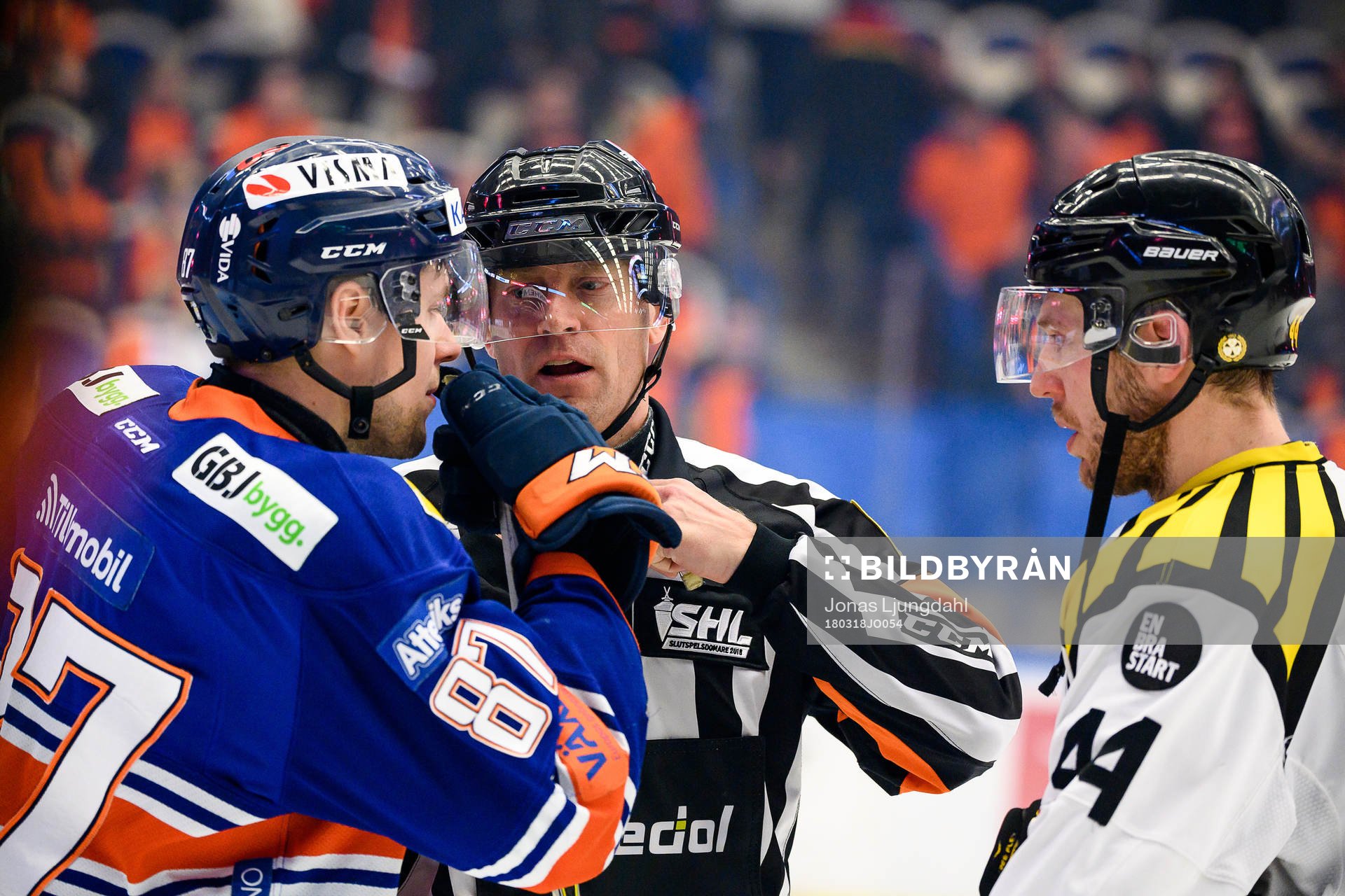 Växjös Robert Rosén och Brynäs Jacob Blomqvist pratar