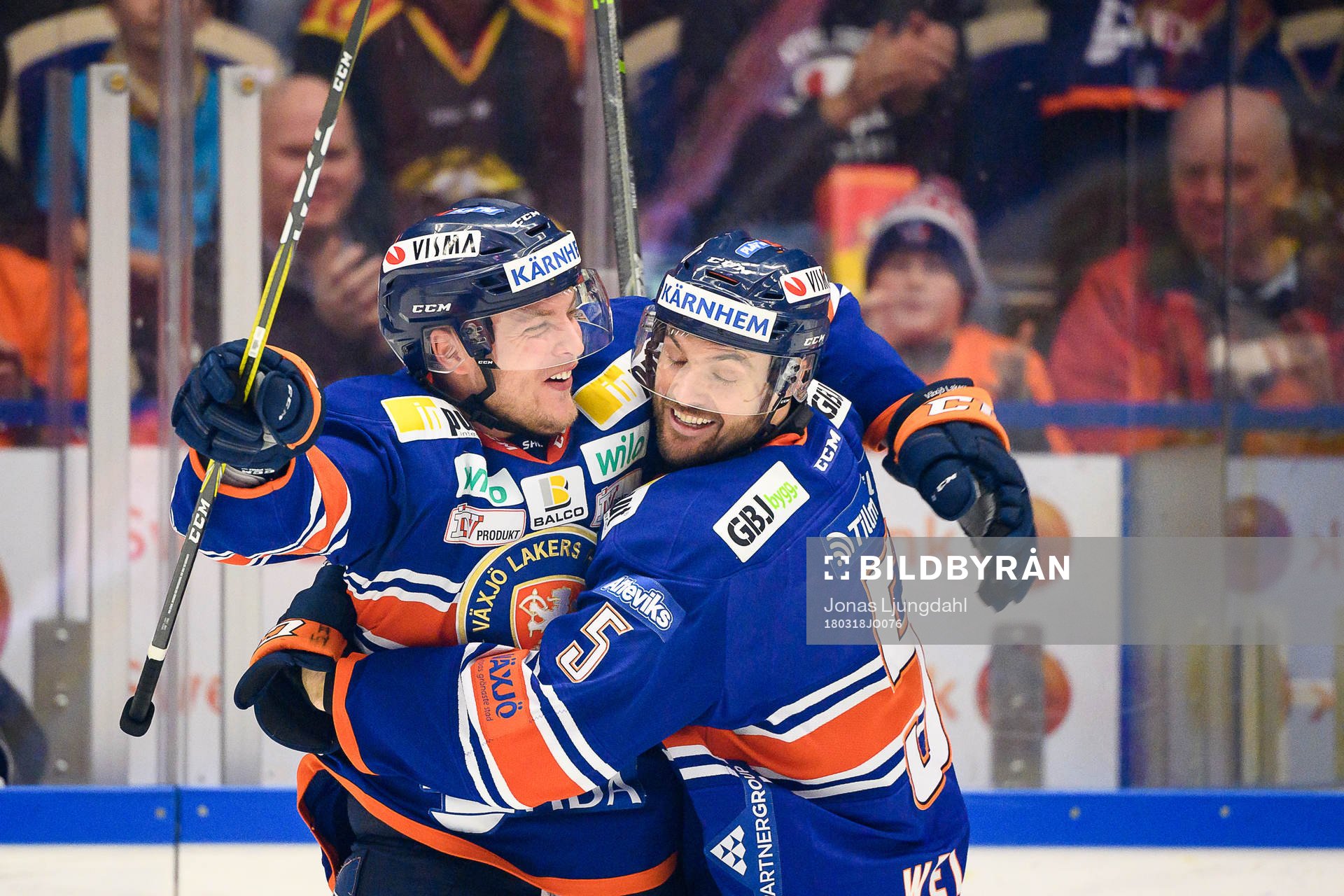 Växjös Oliver Bohm och Noah Welch jublar