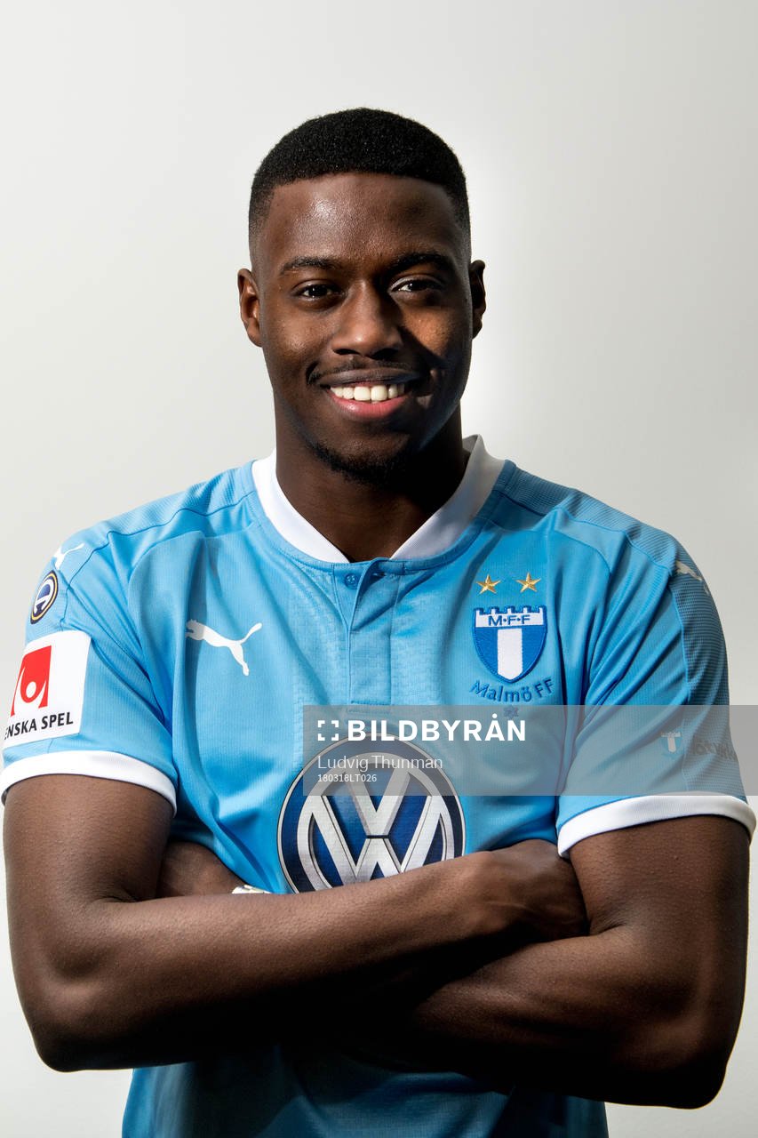 under en fotografering med Isak Ssewankambo