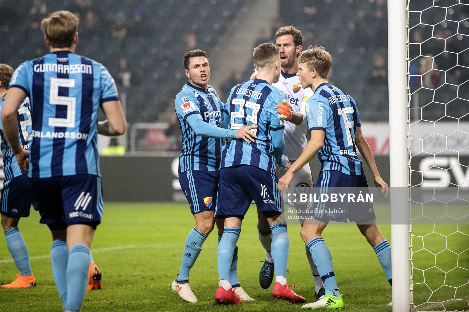 Djurgårdens målvakt Andreas Isaksson jublar med medspelare Kerim Mrabti, Fredrik Ulvestad och Jonathan Augustinsson efter att han räddat en straff från AIK:s Tarik Elyounoussi (ej i bild) under semifinalen i Svenska Cupen mellan AIK och Djurgården den 18 Mars 2018 i Stockholm. 