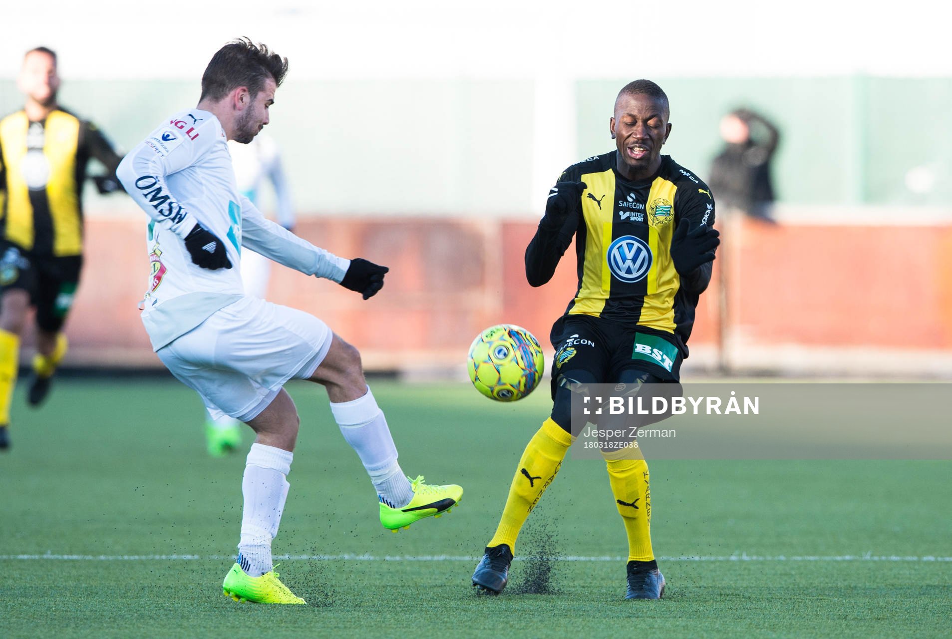 Hammarbys Pa Amat Dibba och Mariehamns Dylan Murnane