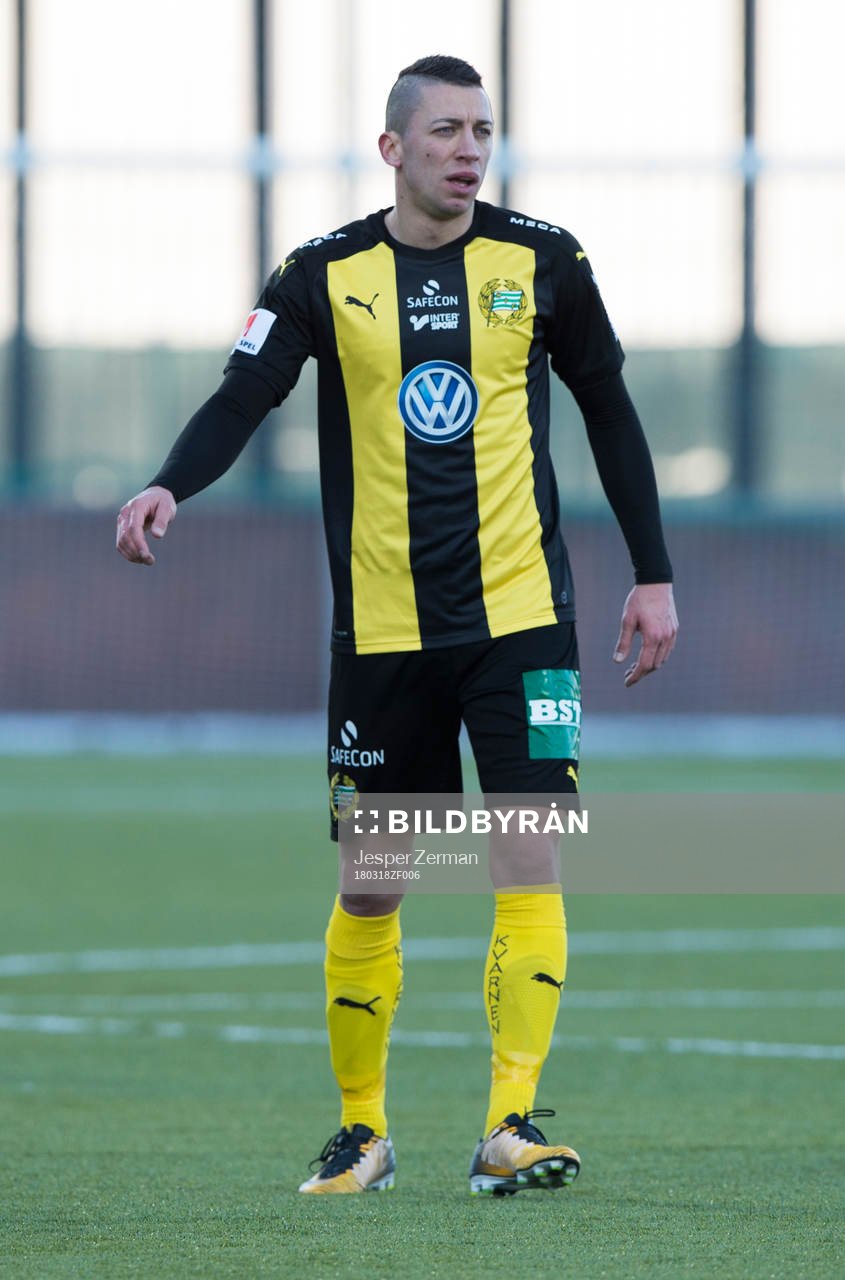 Hammarbys Nikola Djurdjic under en träningsmatch i fotboll mellan Hammarby och Mariehamn den 18 mars 2018 i Södertälje.