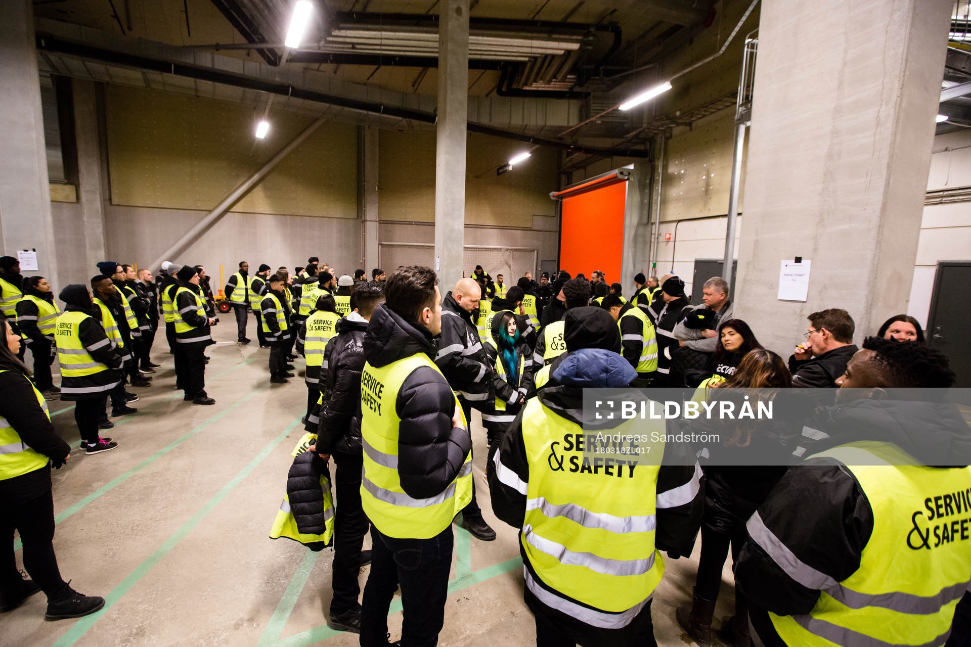 Matchvärdar och säkerhetspersonal får information