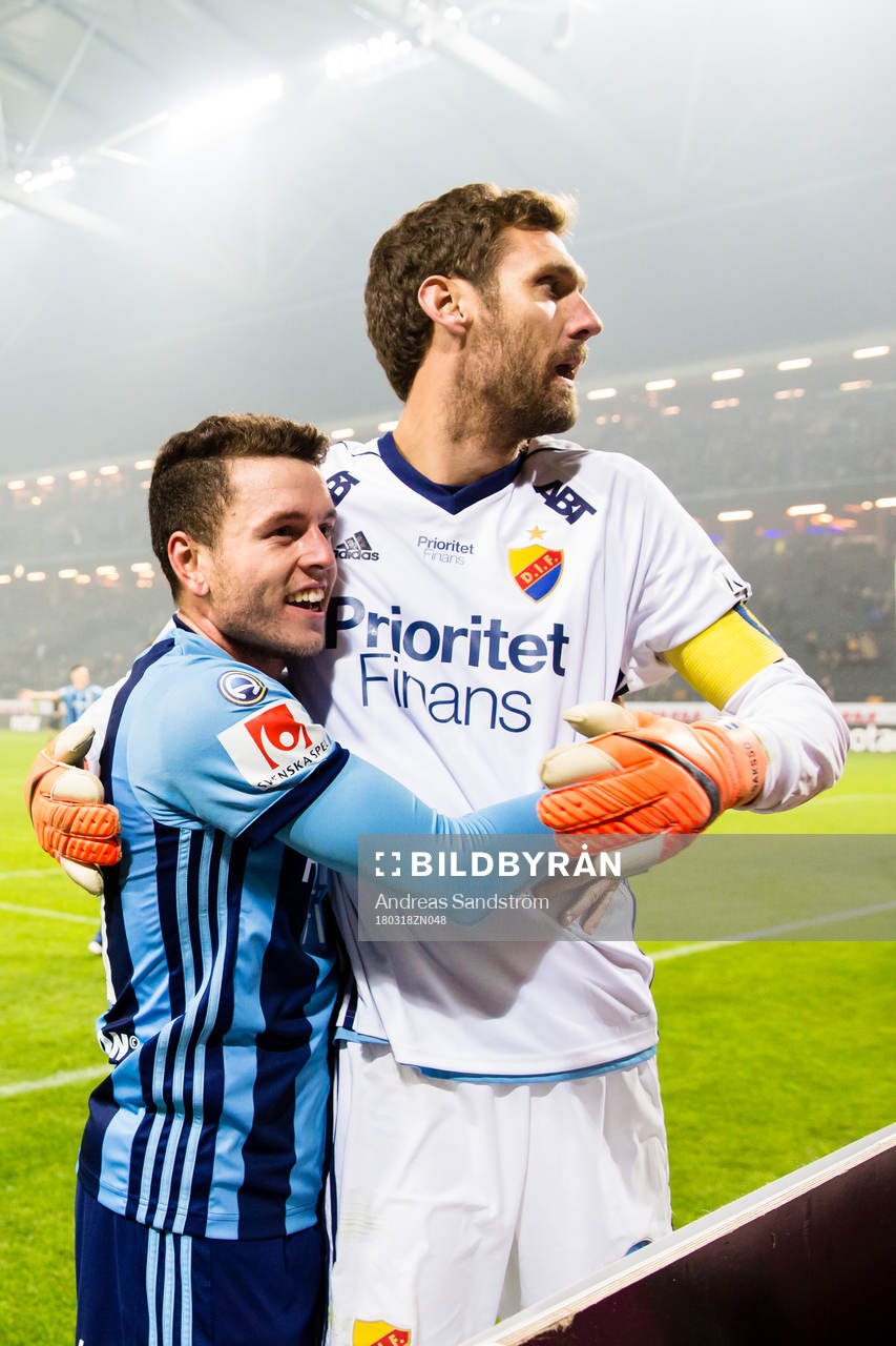 Djurgårdens Kerim Mrabti jublar med målvakt Andreas