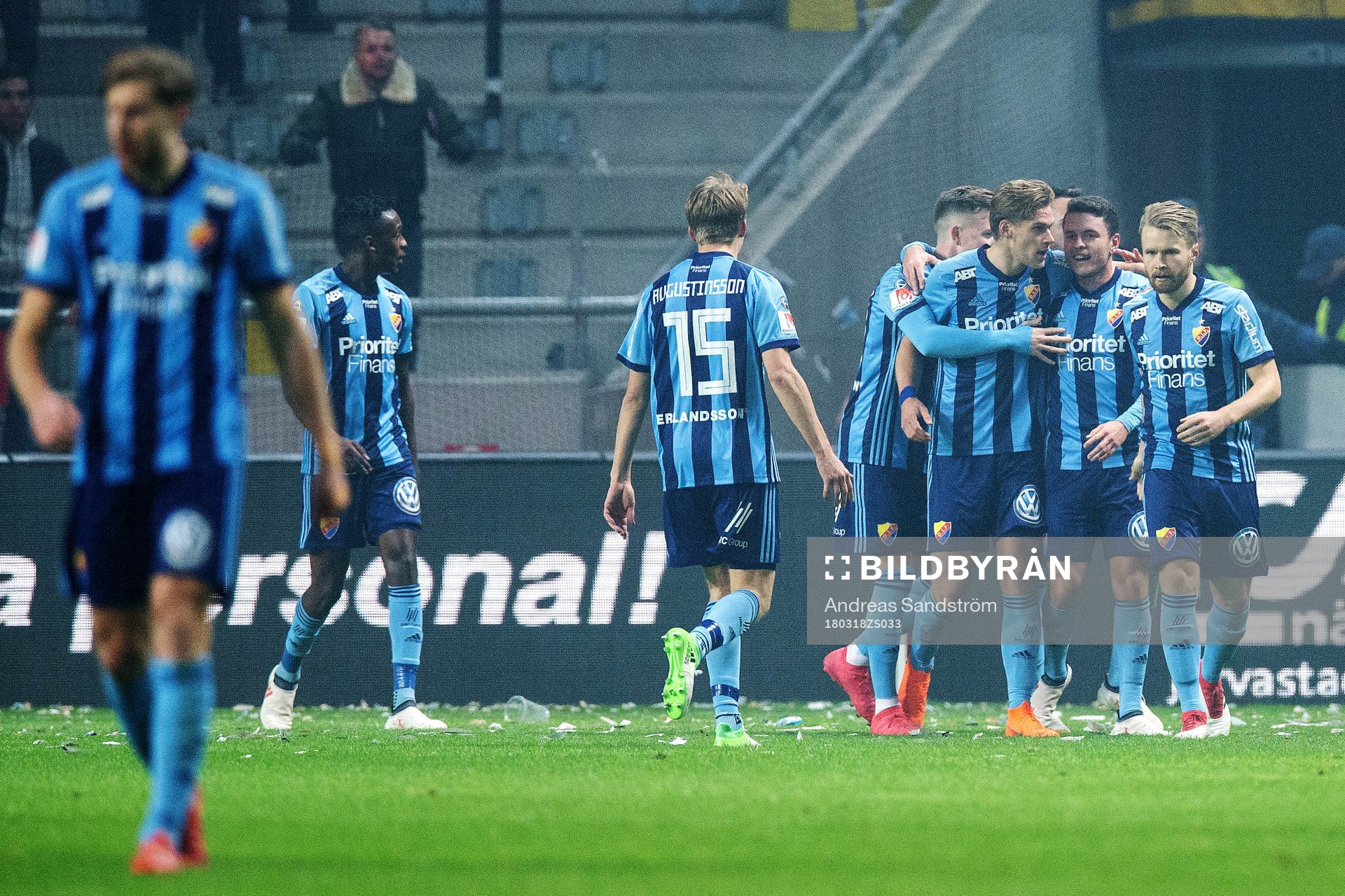 Djurgårdens Kerim Mrabti (två från höger) jublar med