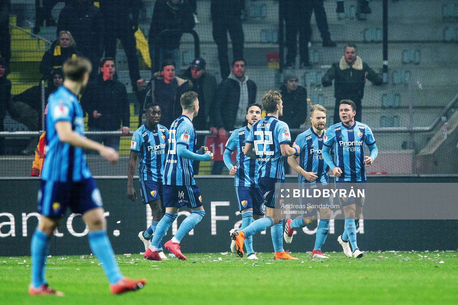 Djurgårdens Kerim Mrabti (till höger) jublar med