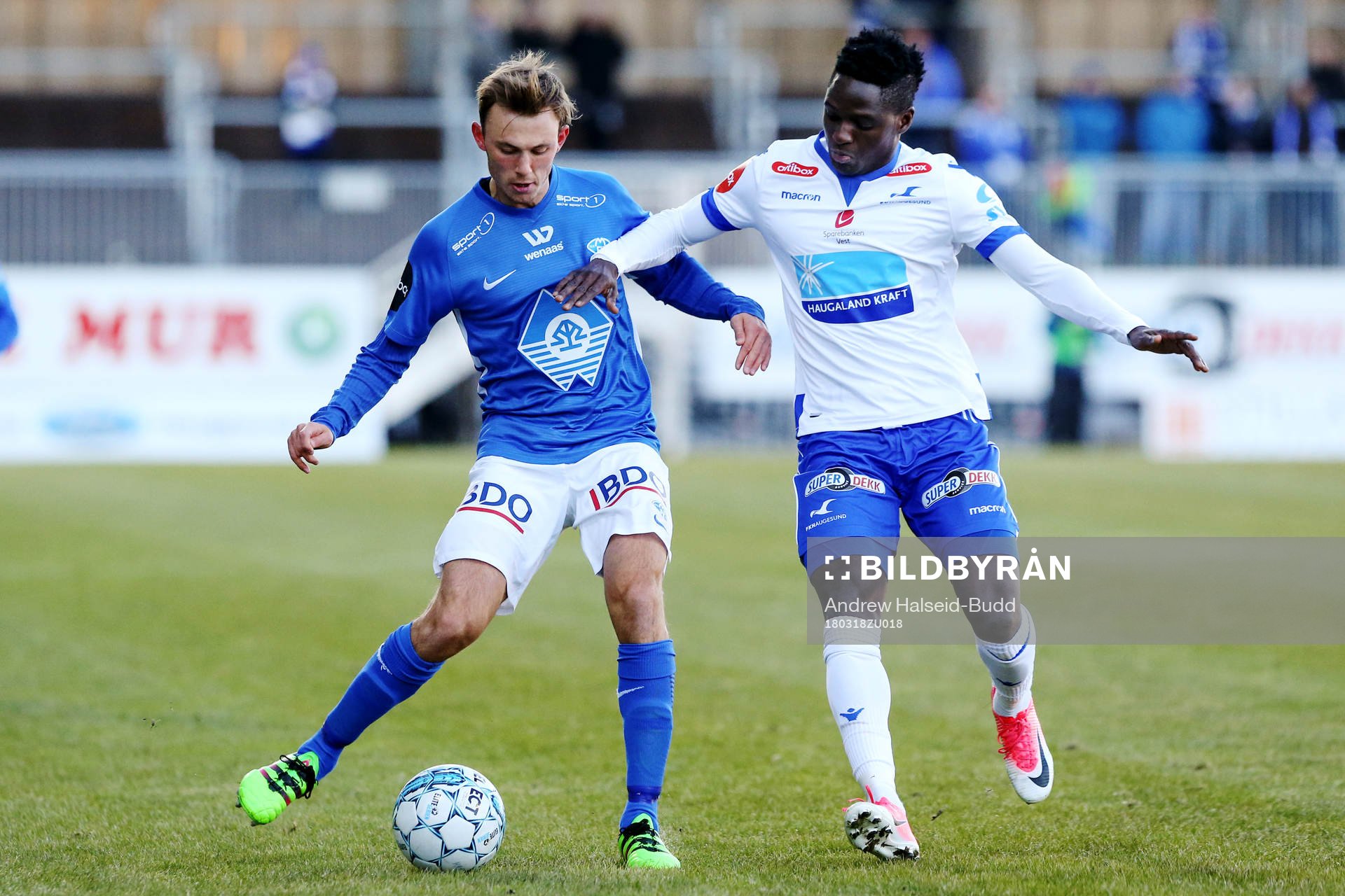 Fredrik Aursnes of Molde and Babajide Akintola of Haugesund