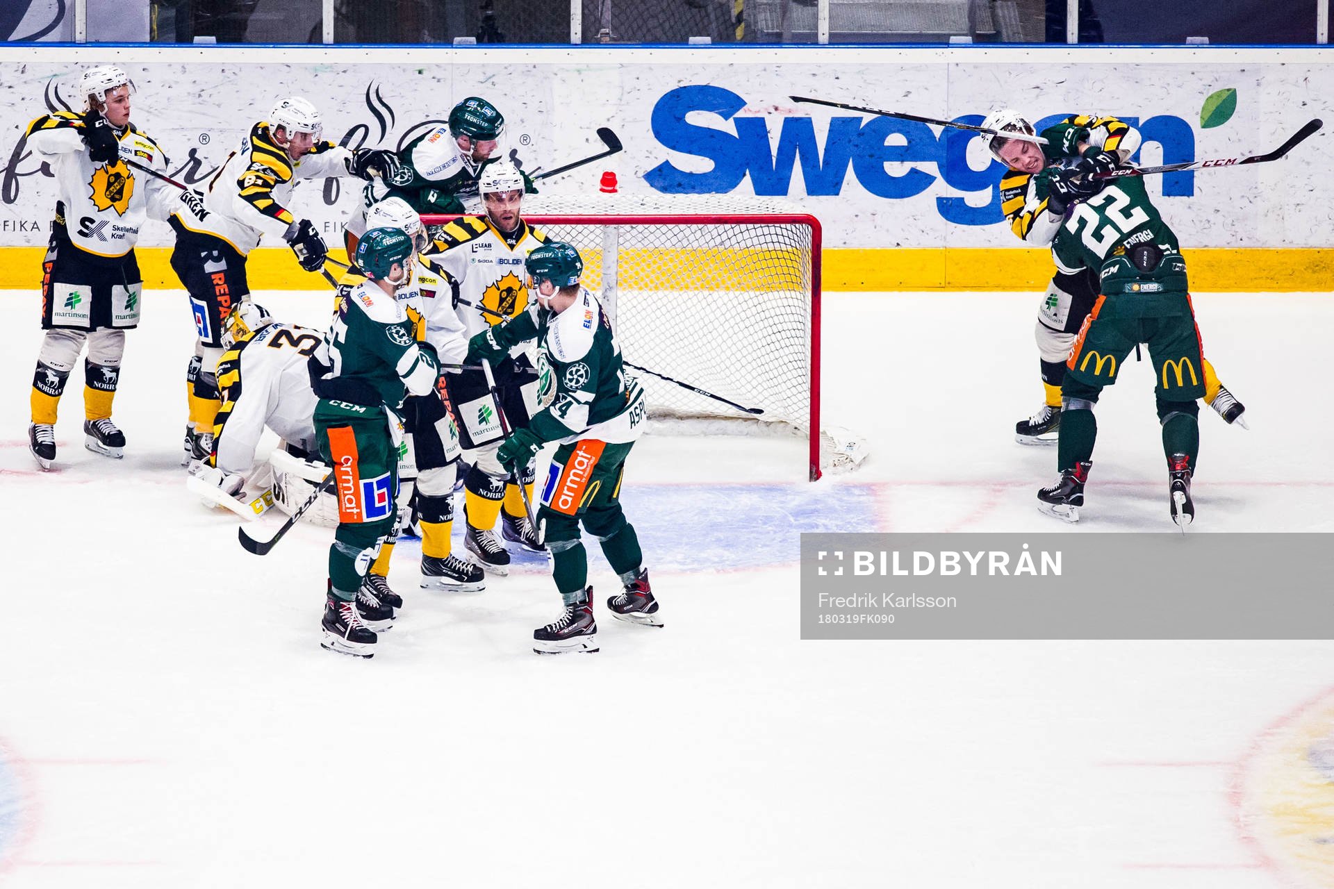 Färjestads Per Åslund och Skellefteås Filip Berglund i