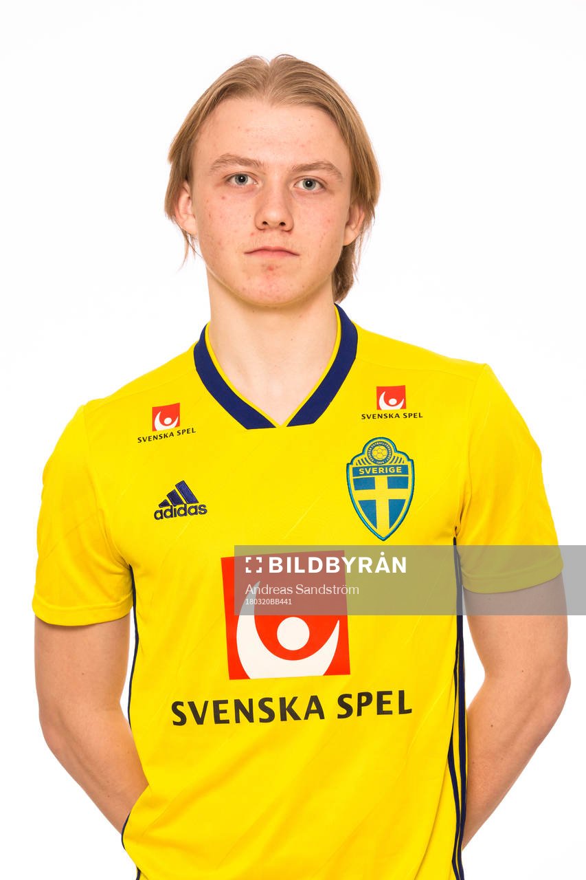Tim Stolt Hermansson i P18/00-landslaget poserar för ett porträtt den 20 Mars 2018 i Stockholm. 